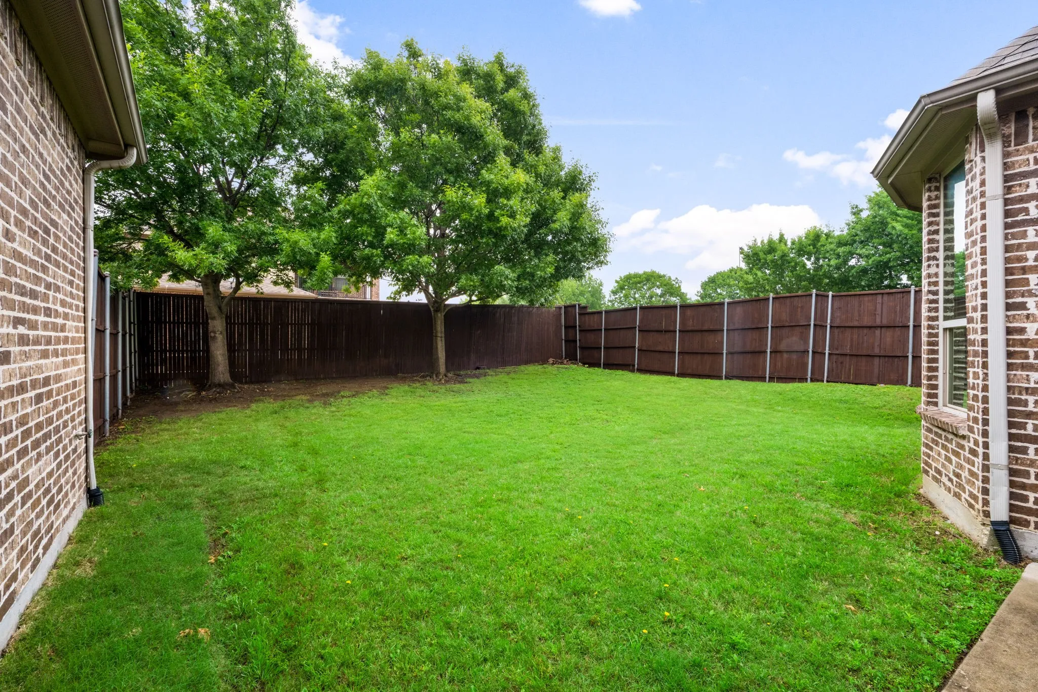 Single Family Residence For Sale in Collin County , 13696 Thornton Drive, Frisco, Texas 75035, 4 Bedroom, 4 Bathroom, 3 Garage spaces, 3,800 Sqft, built in 2011, Preowned, mls#21240692, Real Estate Agent in Frisco, Homes For Sale in Collin county, Homes For Sale in Frisco, Realtor in Frisco Texas, Real Estate Brokerage Independent Realty Texas, Luminita Cordes Realtor