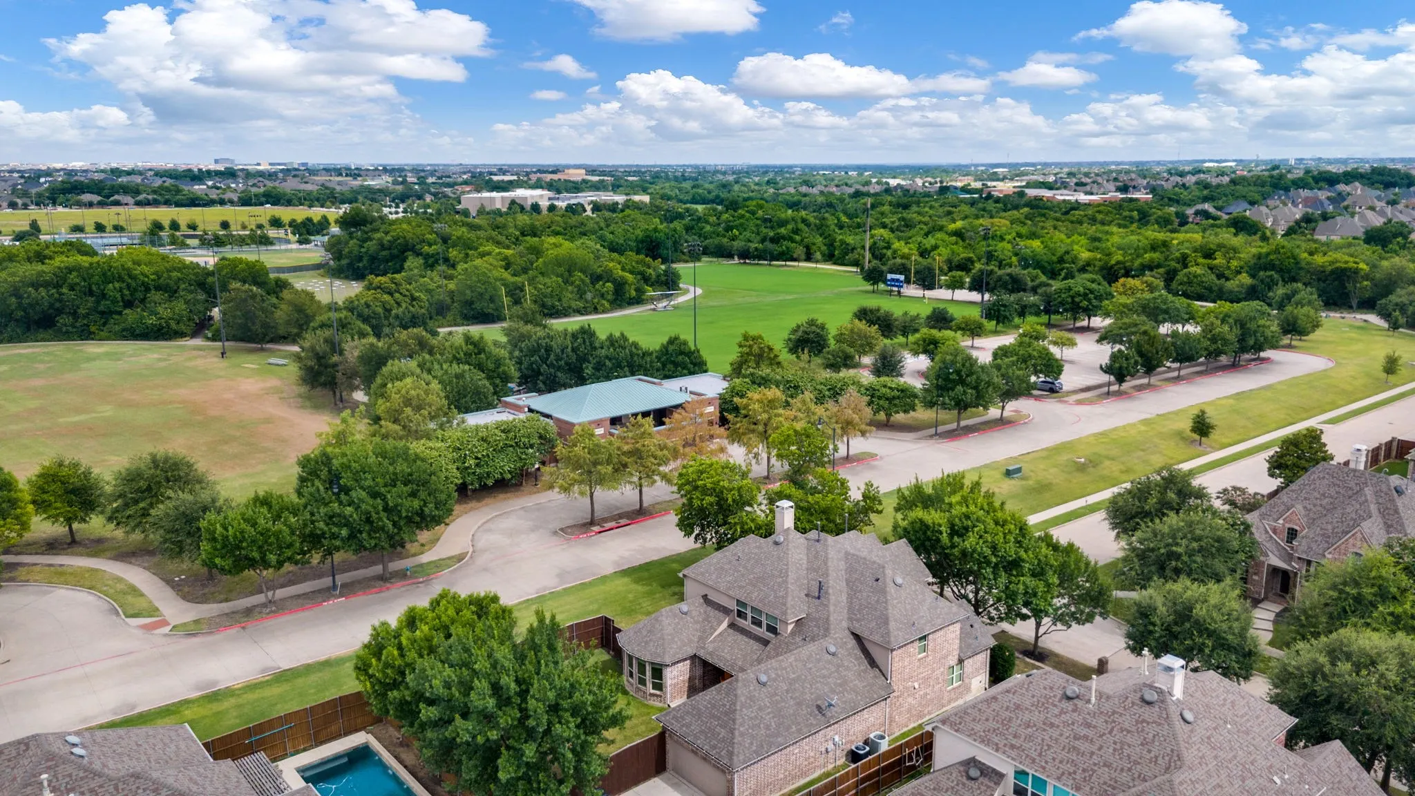 Single Family Residence For Sale in Collin County , 13696 Thornton Drive, Frisco, Texas 75035, 4 Bedroom, 4 Bathroom, 3 Garage spaces, 3,800 Sqft, built in 2011, Preowned, mls#21240692, Real Estate Agent in Frisco, Homes For Sale in Collin county, Homes For Sale in Frisco, Realtor in Frisco Texas, Real Estate Brokerage Independent Realty Texas, Luminita Cordes Realtor
