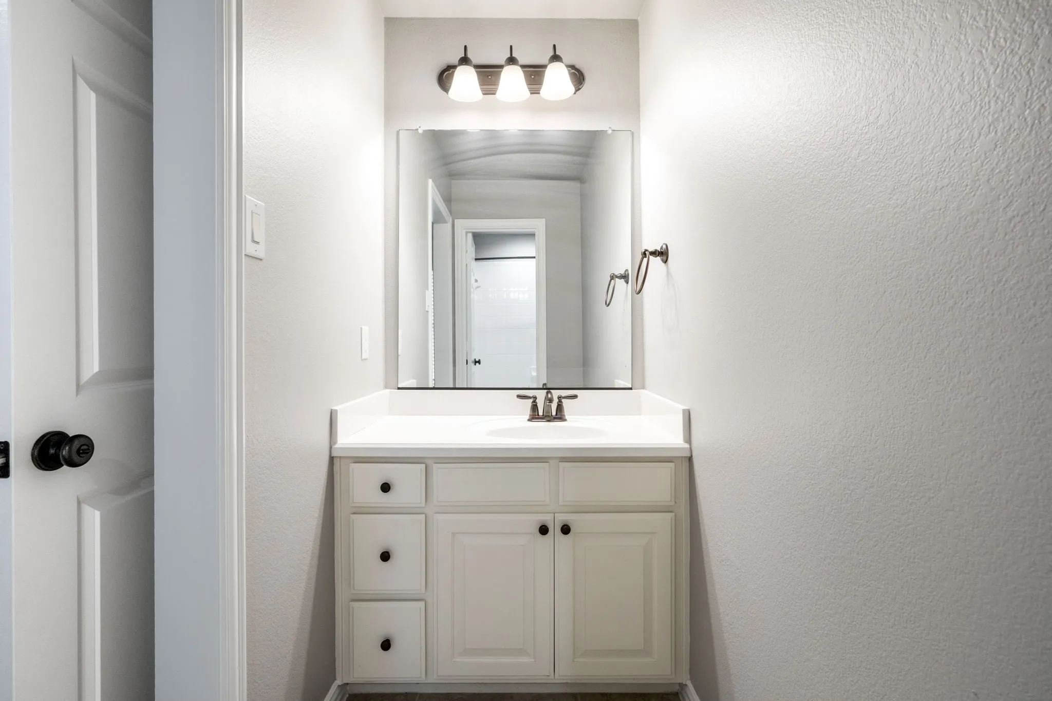 Single Family Residence For Sale in Collin County , 13696 Thornton Drive, Frisco, Texas 75035, 4 Bedroom, 4 Bathroom, 3 Garage spaces, 3,800 Sqft, built in 2011, Preowned, mls#21240692, Real Estate Agent in Frisco, Homes For Sale in Collin county, Homes For Sale in Frisco, Realtor in Frisco Texas, Real Estate Brokerage Independent Realty Texas, Luminita Cordes Realtor