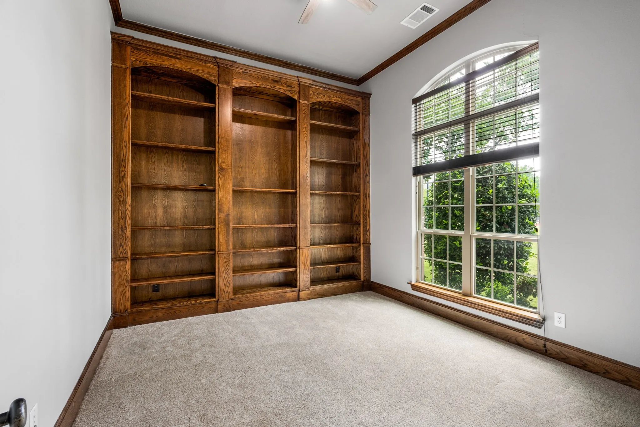 Single Family Residence For Sale in Collin County , 13696 Thornton Drive, Frisco, Texas 75035, 4 Bedroom, 4 Bathroom, 3 Garage spaces, 3,800 Sqft, built in 2011, Preowned, mls#21240692, Real Estate Agent in Frisco, Homes For Sale in Collin county, Homes For Sale in Frisco, Realtor in Frisco Texas, Real Estate Brokerage Independent Realty Texas, Luminita Cordes Realtor
