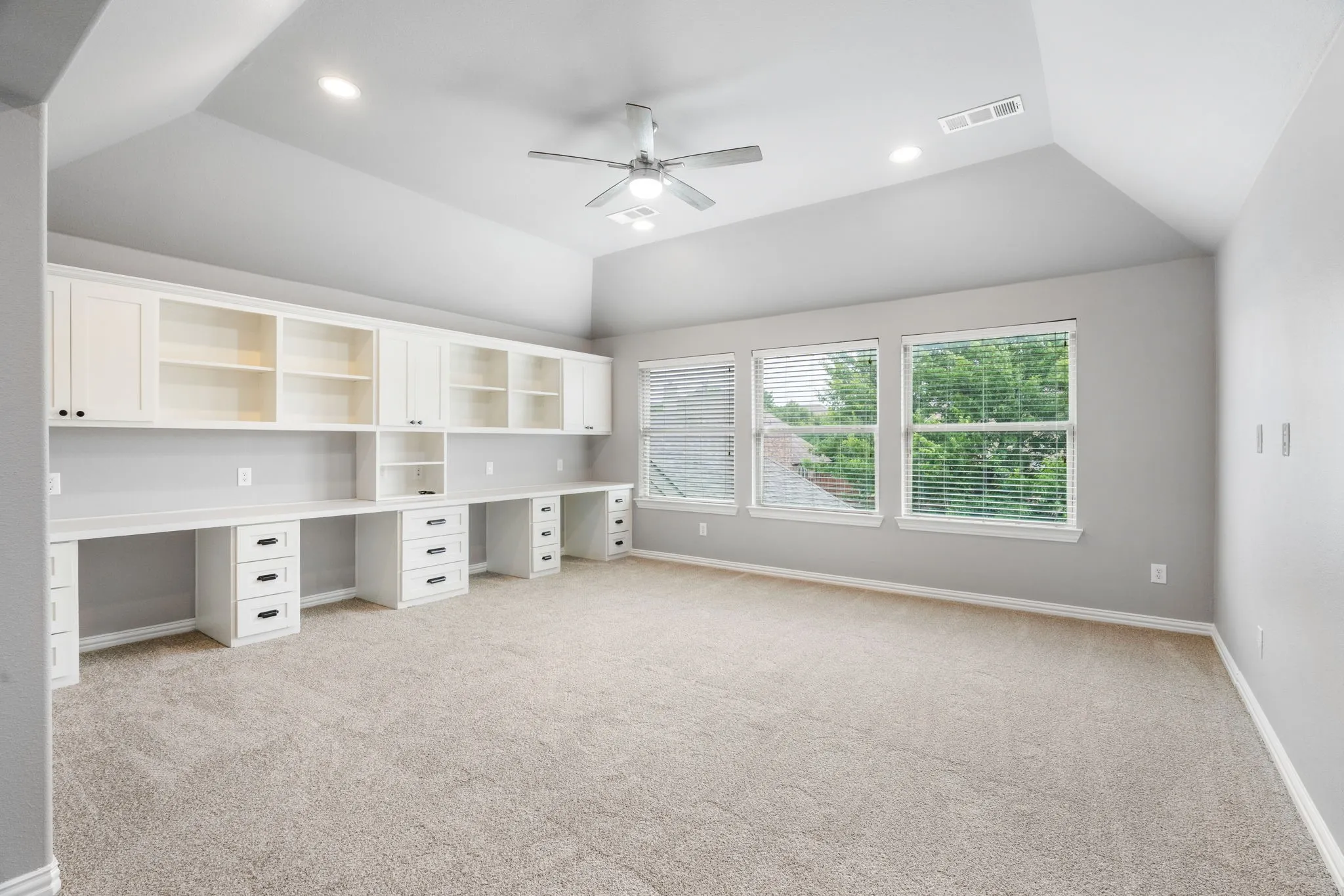 Single Family Residence For Sale in Collin County , 13696 Thornton Drive, Frisco, Texas 75035, 4 Bedroom, 4 Bathroom, 3 Garage spaces, 3,800 Sqft, built in 2011, Preowned, mls#21240692, Real Estate Agent in Frisco, Homes For Sale in Collin county, Homes For Sale in Frisco, Realtor in Frisco Texas, Real Estate Brokerage Independent Realty Texas, Luminita Cordes Realtor