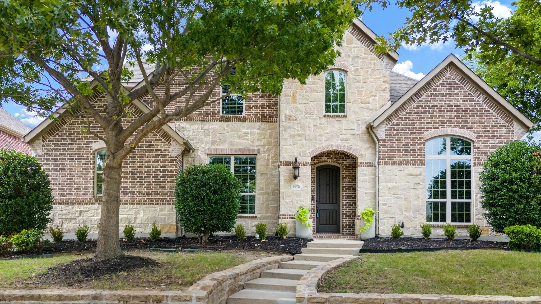 Single Family Residence For Sale in Collin County , 13696 Thornton Drive, Frisco, Texas 75035, 4 Bedroom, 4 Bathroom, 3 Garage spaces, 3,800 Sqft, built in 2011, Preowned, mls#21240692, Real Estate Agent in Frisco, Homes For Sale in Collin county, Homes For Sale in Frisco, Realtor in Frisco Texas, Real Estate Brokerage Independent Realty Texas, Luminita Cordes Realtor