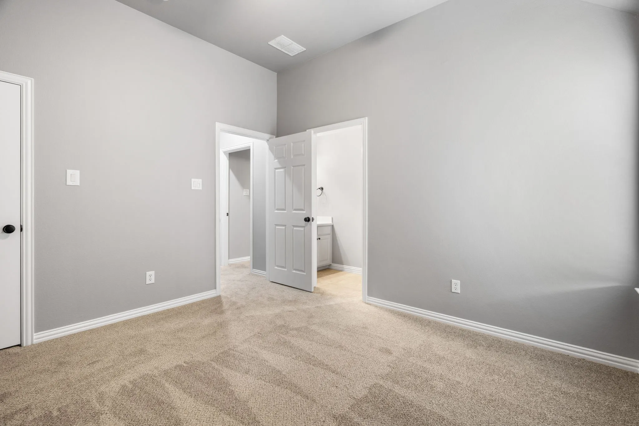 Single Family Residence For Sale in Collin County , 13696 Thornton Drive, Frisco, Texas 75035, 4 Bedroom, 4 Bathroom, 3 Garage spaces, 3,800 Sqft, built in 2011, Preowned, mls#21240692, Real Estate Agent in Frisco, Homes For Sale in Collin county, Homes For Sale in Frisco, Realtor in Frisco Texas, Real Estate Brokerage Independent Realty Texas, Luminita Cordes Realtor