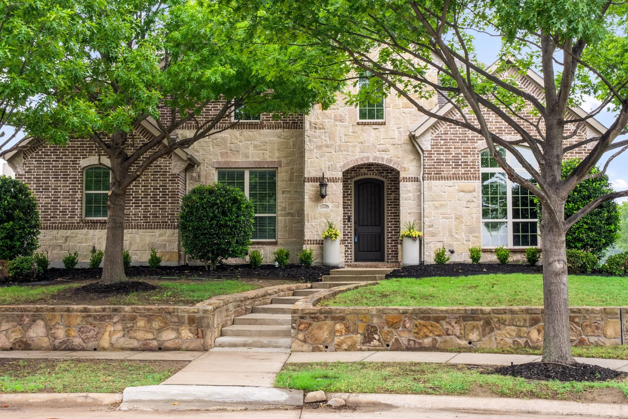 Single Family Residence For Sale in Collin County , 13696 Thornton Drive, Frisco, Texas 75035, 4 Bedroom, 4 Bathroom, 3 Garage spaces, 3,800 Sqft, built in 2011, Preowned, mls#21240692, Real Estate Agent in Frisco, Homes For Sale in Collin county, Homes For Sale in Frisco, Realtor in Frisco Texas, Real Estate Brokerage Independent Realty Texas, Luminita Cordes Realtor