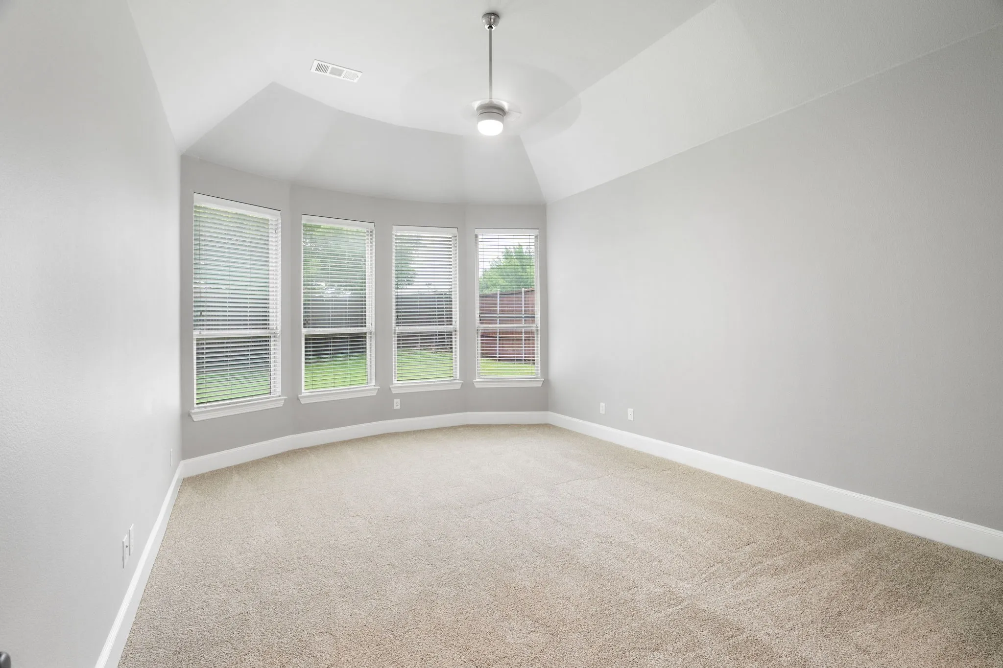 Single Family Residence For Sale in Collin County , 13696 Thornton Drive, Frisco, Texas 75035, 4 Bedroom, 4 Bathroom, 3 Garage spaces, 3,800 Sqft, built in 2011, Preowned, mls#21240692, Real Estate Agent in Frisco, Homes For Sale in Collin county, Homes For Sale in Frisco, Realtor in Frisco Texas, Real Estate Brokerage Independent Realty Texas, Luminita Cordes Realtor
