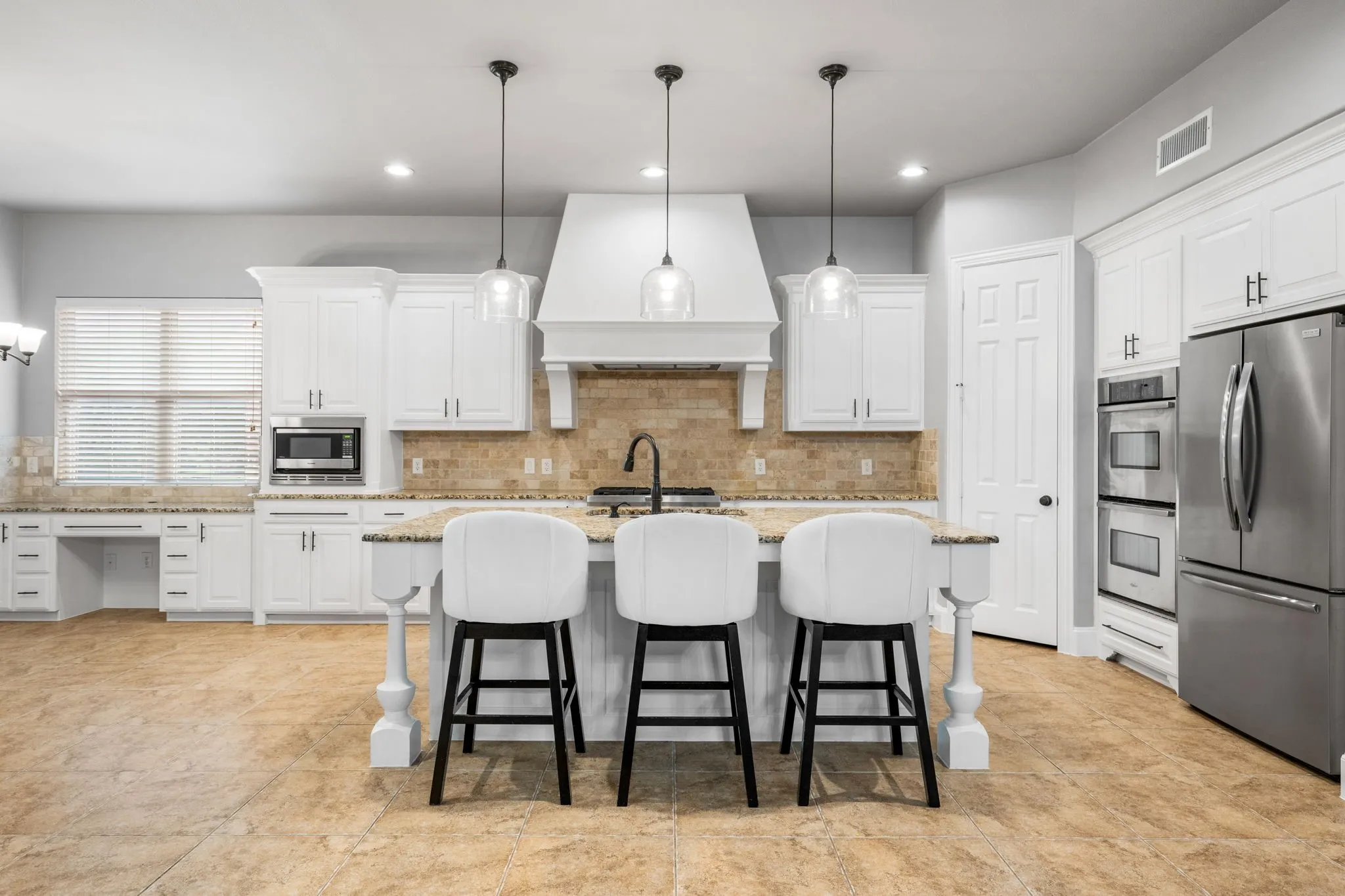 Single Family Residence For Sale in Collin County , 13696 Thornton Drive, Frisco, Texas 75035, 4 Bedroom, 4 Bathroom, 3 Garage spaces, 3,800 Sqft, built in 2011, Preowned, mls#21240692, Real Estate Agent in Frisco, Homes For Sale in Collin county, Homes For Sale in Frisco, Realtor in Frisco Texas, Real Estate Brokerage Independent Realty Texas, Luminita Cordes Realtor