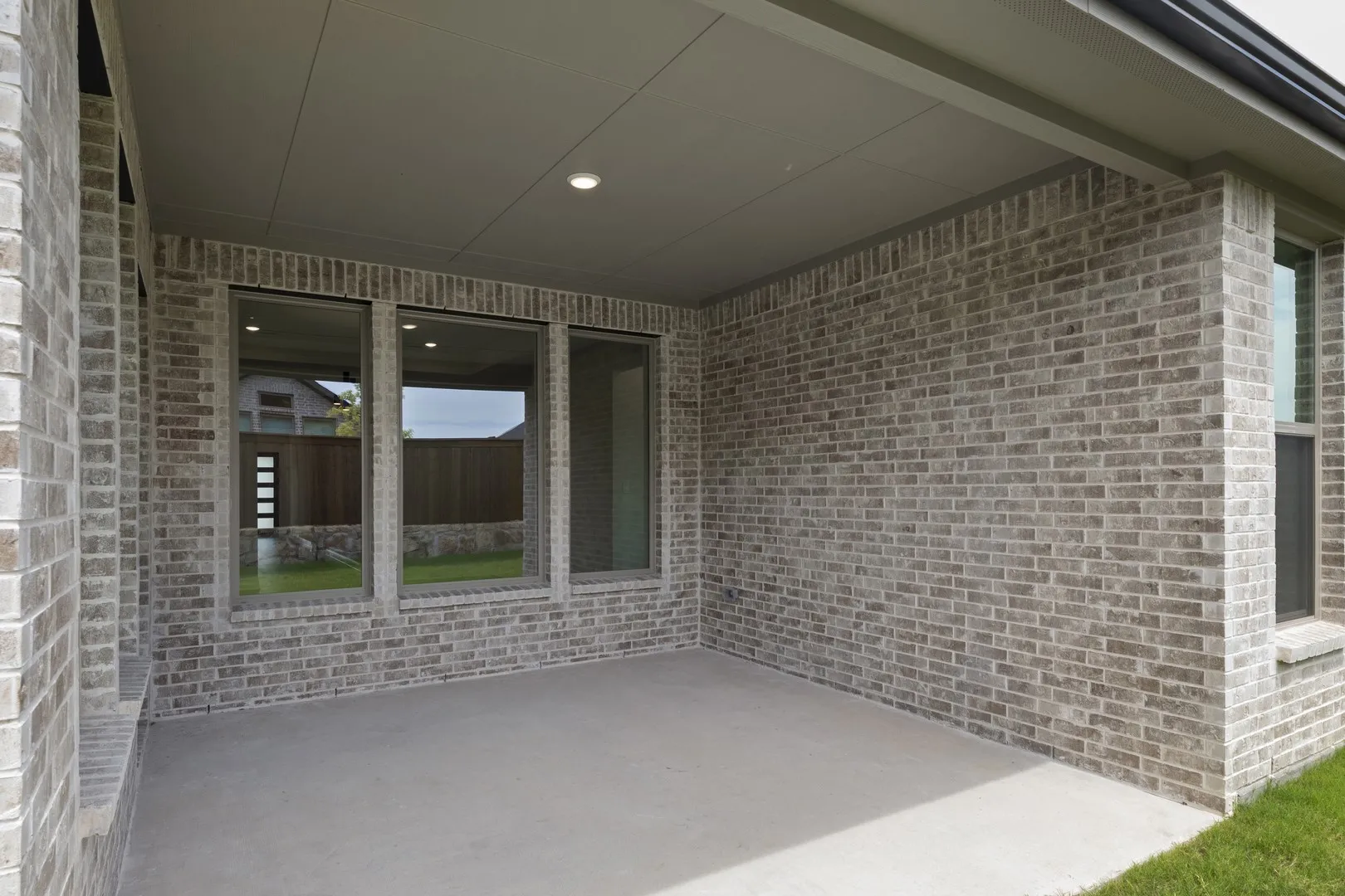 25. 1725 Hillside - Patio