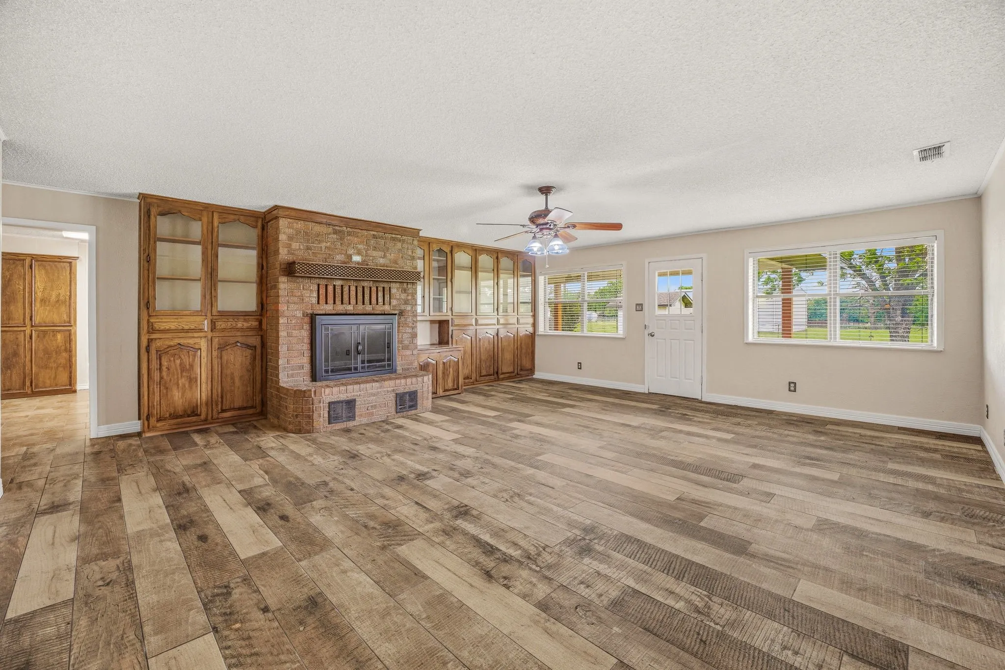Single Family Residence For Sale in Erath County , 621 County Road 484, Stephenville, Texas 76401, 4 Bedroom, 3 Bathroom, 2 Garage spaces, 2,616 Sqft, built in 1979, Preowned, mls#21250844, Real Estate Agent in Stephenville, Homes For Sale in Erath county, Homes For Sale in Stephenville, Realtor in Stephenville Texas, Real Estate Brokerage Independent Realty Texas, Luminita Cordes Realtor