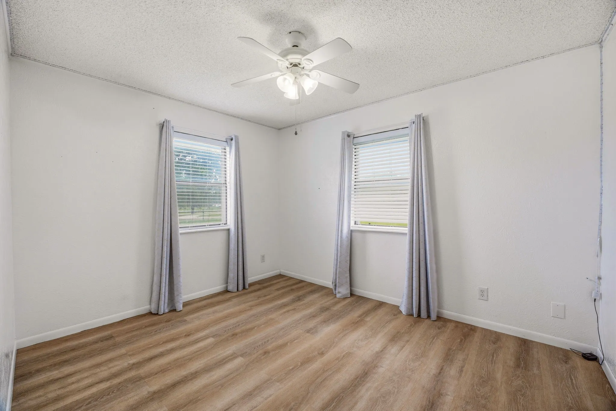 Single Family Residence For Sale in Erath County , 621 County Road 484, Stephenville, Texas 76401, 4 Bedroom, 3 Bathroom, 2 Garage spaces, 2,616 Sqft, built in 1979, Preowned, mls#21250844, Real Estate Agent in Stephenville, Homes For Sale in Erath county, Homes For Sale in Stephenville, Realtor in Stephenville Texas, Real Estate Brokerage Independent Realty Texas, Luminita Cordes Realtor