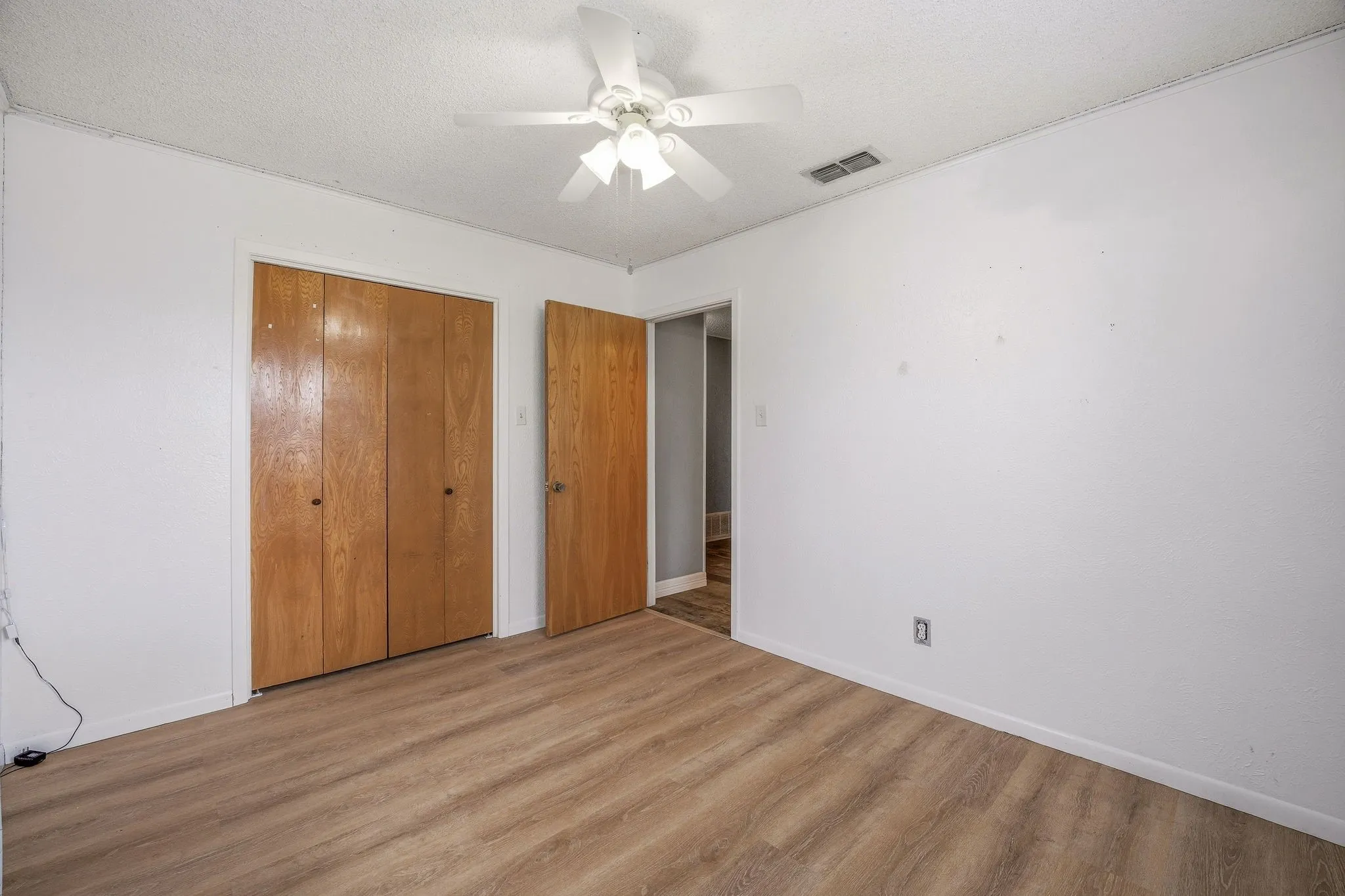 Single Family Residence For Sale in Erath County , 621 County Road 484, Stephenville, Texas 76401, 4 Bedroom, 3 Bathroom, 2 Garage spaces, 2,616 Sqft, built in 1979, Preowned, mls#21250844, Real Estate Agent in Stephenville, Homes For Sale in Erath county, Homes For Sale in Stephenville, Realtor in Stephenville Texas, Real Estate Brokerage Independent Realty Texas, Luminita Cordes Realtor