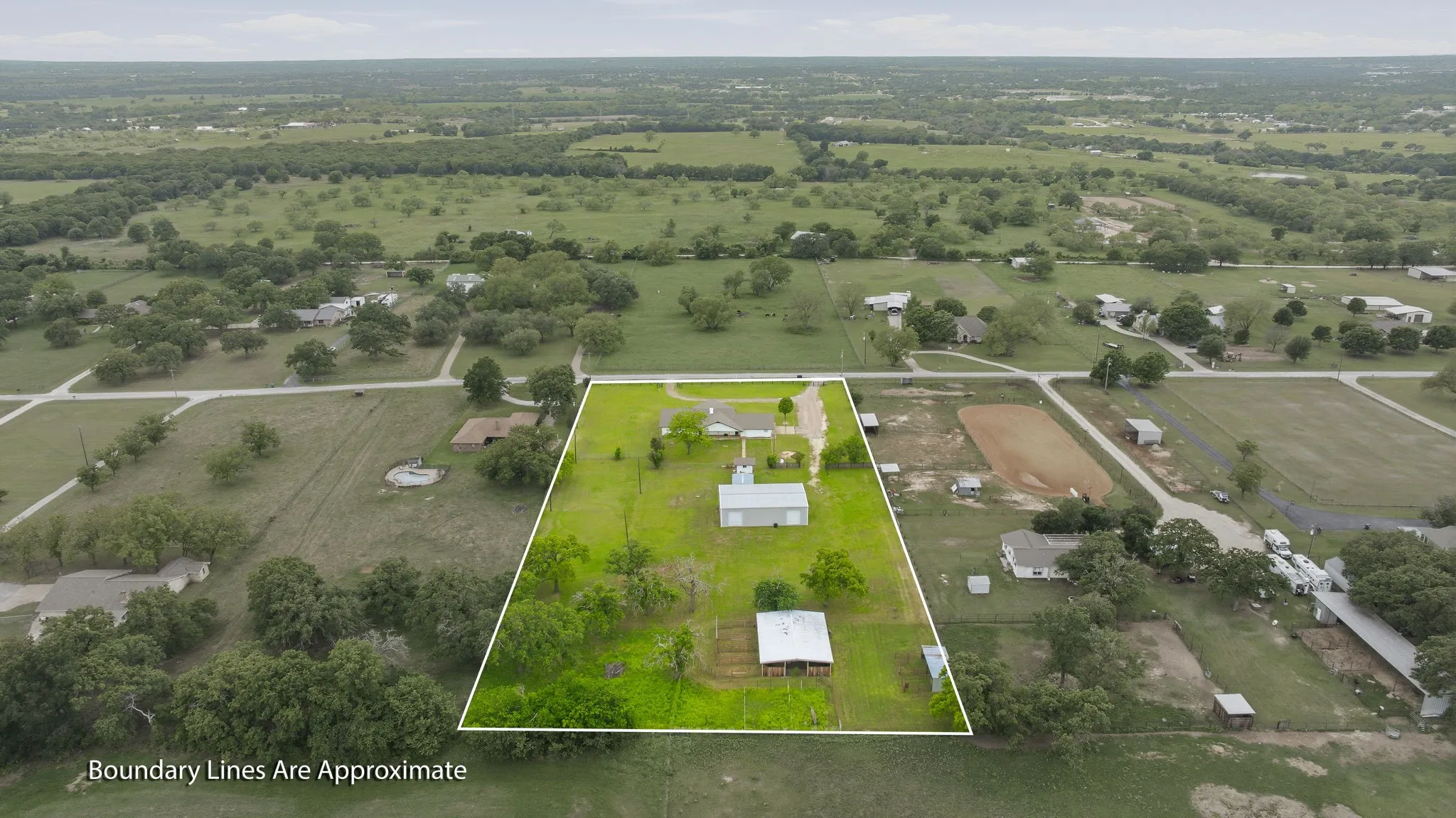 Single Family Residence For Sale in Erath County , 621 County Road 484, Stephenville, Texas 76401, 4 Bedroom, 3 Bathroom, 2 Garage spaces, 2,616 Sqft, built in 1979, Preowned, mls#21250844, Real Estate Agent in Stephenville, Homes For Sale in Erath county, Homes For Sale in Stephenville, Realtor in Stephenville Texas, Real Estate Brokerage Independent Realty Texas, Luminita Cordes Realtor