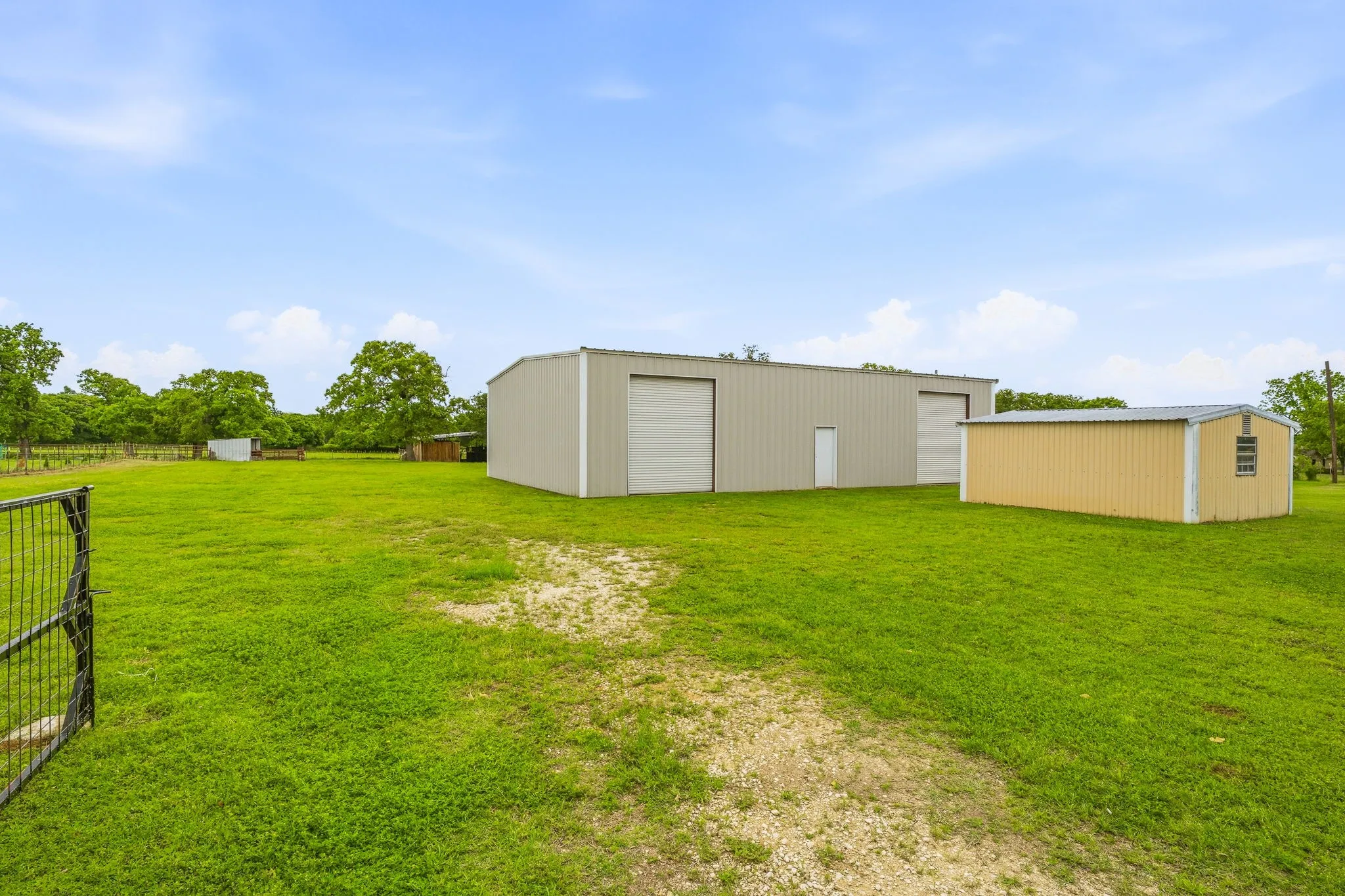 Single Family Residence For Sale in Erath County , 621 County Road 484, Stephenville, Texas 76401, 4 Bedroom, 3 Bathroom, 2 Garage spaces, 2,616 Sqft, built in 1979, Preowned, mls#21250844, Real Estate Agent in Stephenville, Homes For Sale in Erath county, Homes For Sale in Stephenville, Realtor in Stephenville Texas, Real Estate Brokerage Independent Realty Texas, Luminita Cordes Realtor