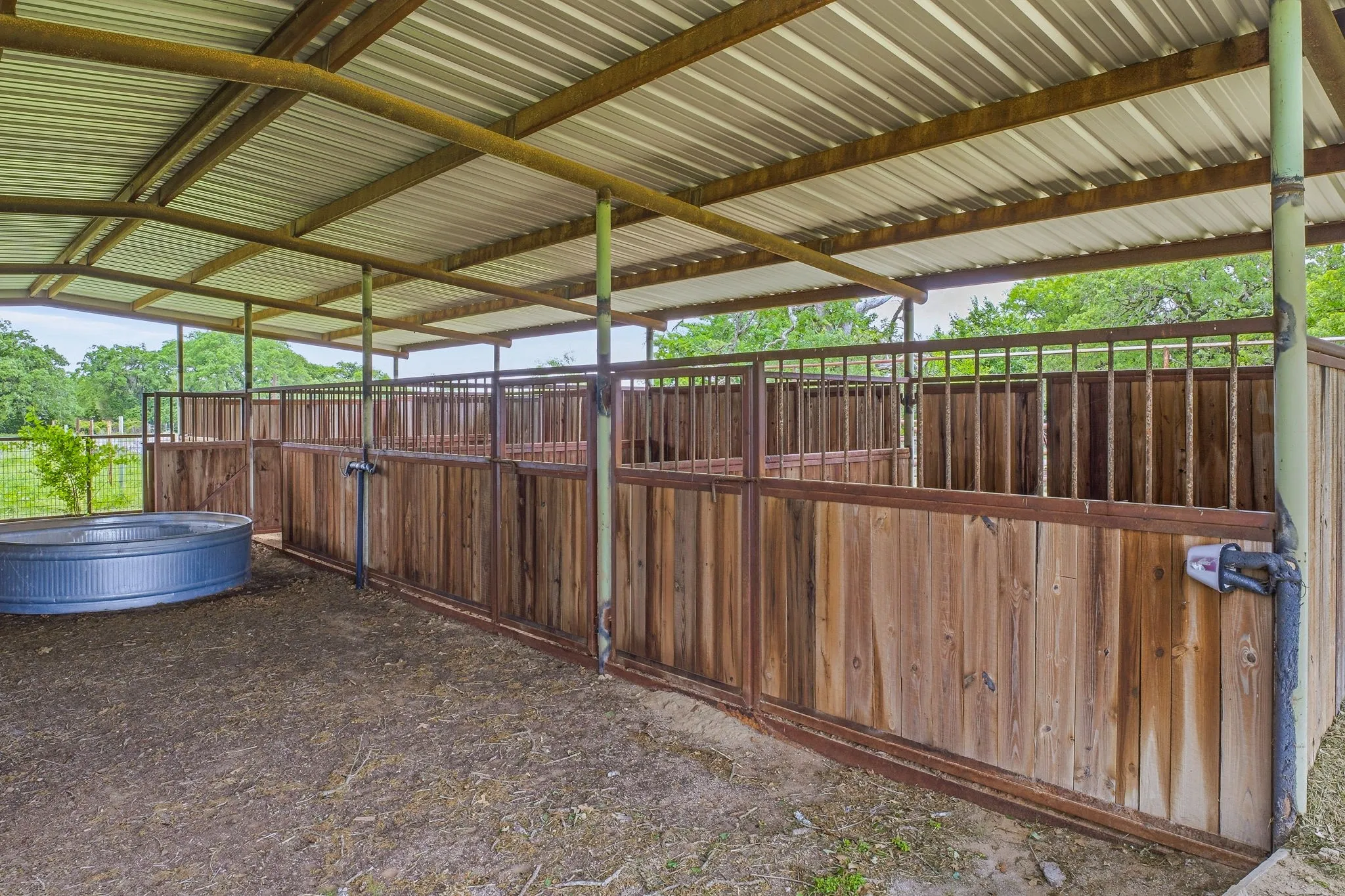 Single Family Residence For Sale in Erath County , 621 County Road 484, Stephenville, Texas 76401, 4 Bedroom, 3 Bathroom, 2 Garage spaces, 2,616 Sqft, built in 1979, Preowned, mls#21250844, Real Estate Agent in Stephenville, Homes For Sale in Erath county, Homes For Sale in Stephenville, Realtor in Stephenville Texas, Real Estate Brokerage Independent Realty Texas, Luminita Cordes Realtor