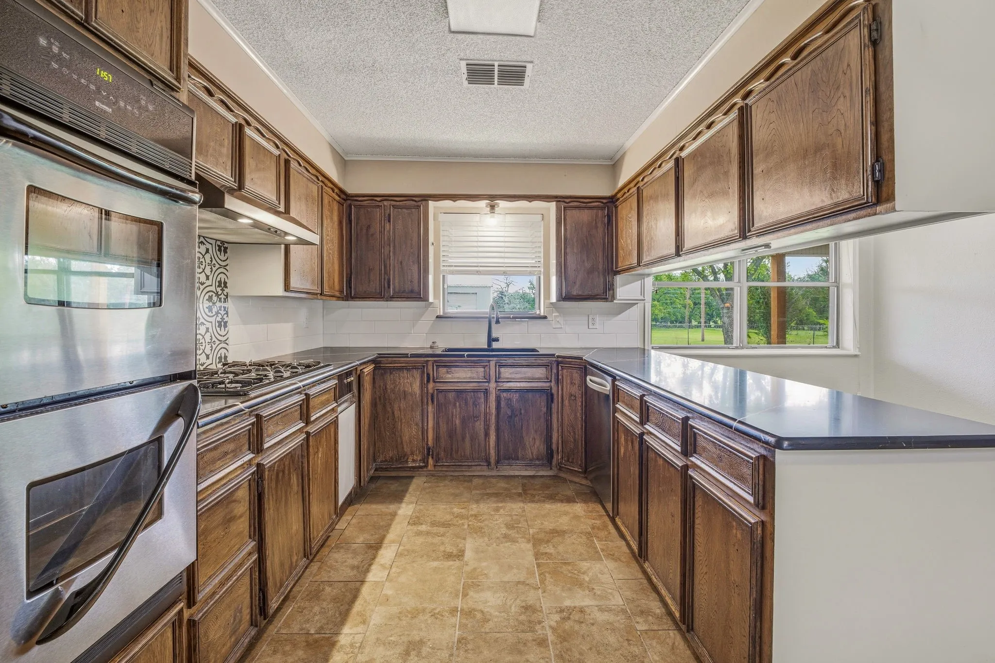 Single Family Residence For Sale in Erath County , 621 County Road 484, Stephenville, Texas 76401, 4 Bedroom, 3 Bathroom, 2 Garage spaces, 2,616 Sqft, built in 1979, Preowned, mls#21250844, Real Estate Agent in Stephenville, Homes For Sale in Erath county, Homes For Sale in Stephenville, Realtor in Stephenville Texas, Real Estate Brokerage Independent Realty Texas, Luminita Cordes Realtor