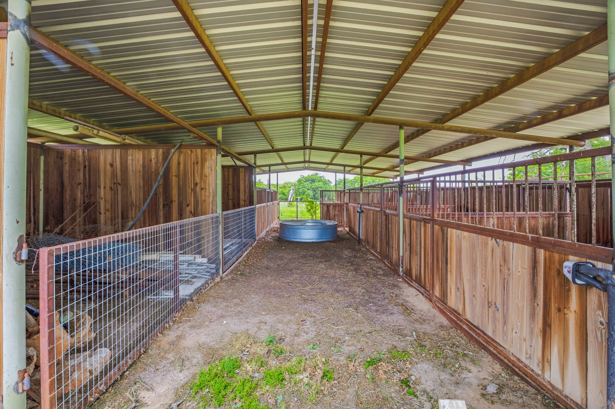 Single Family Residence For Sale in Erath County , 621 County Road 484, Stephenville, Texas 76401, 4 Bedroom, 3 Bathroom, 2 Garage spaces, 2,616 Sqft, built in 1979, Preowned, mls#21250844, Real Estate Agent in Stephenville, Homes For Sale in Erath county, Homes For Sale in Stephenville, Realtor in Stephenville Texas, Real Estate Brokerage Independent Realty Texas, Luminita Cordes Realtor