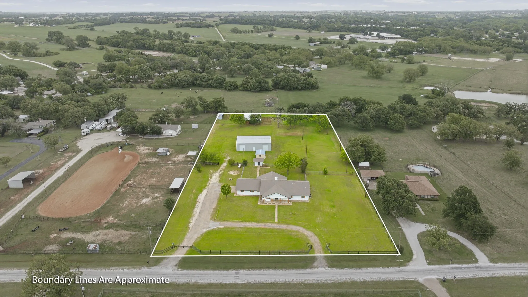 Single Family Residence For Sale in Erath County , 621 County Road 484, Stephenville, Texas 76401, 4 Bedroom, 3 Bathroom, 2 Garage spaces, 2,616 Sqft, built in 1979, Preowned, mls#21250844, Real Estate Agent in Stephenville, Homes For Sale in Erath county, Homes For Sale in Stephenville, Realtor in Stephenville Texas, Real Estate Brokerage Independent Realty Texas, Luminita Cordes Realtor