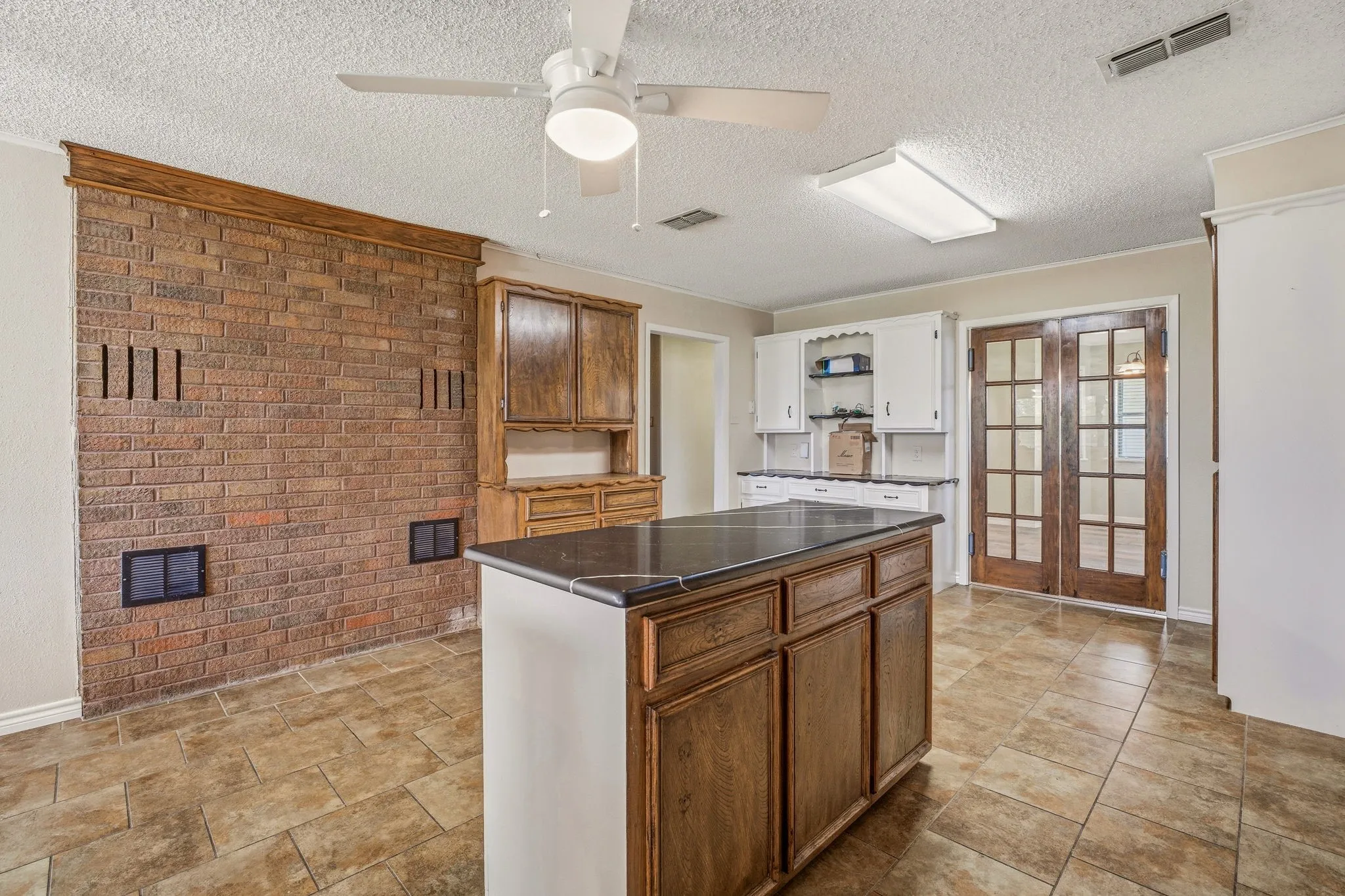 Single Family Residence For Sale in Erath County , 621 County Road 484, Stephenville, Texas 76401, 4 Bedroom, 3 Bathroom, 2 Garage spaces, 2,616 Sqft, built in 1979, Preowned, mls#21250844, Real Estate Agent in Stephenville, Homes For Sale in Erath county, Homes For Sale in Stephenville, Realtor in Stephenville Texas, Real Estate Brokerage Independent Realty Texas, Luminita Cordes Realtor