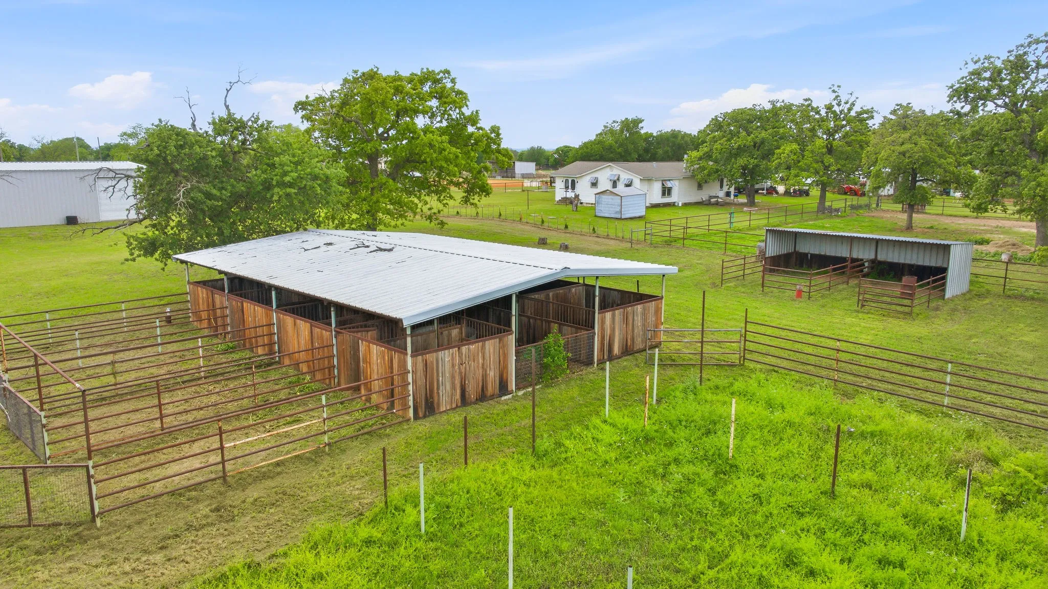 Single Family Residence For Sale in Erath County , 621 County Road 484, Stephenville, Texas 76401, 4 Bedroom, 3 Bathroom, 2 Garage spaces, 2,616 Sqft, built in 1979, Preowned, mls#21250844, Real Estate Agent in Stephenville, Homes For Sale in Erath county, Homes For Sale in Stephenville, Realtor in Stephenville Texas, Real Estate Brokerage Independent Realty Texas, Luminita Cordes Realtor