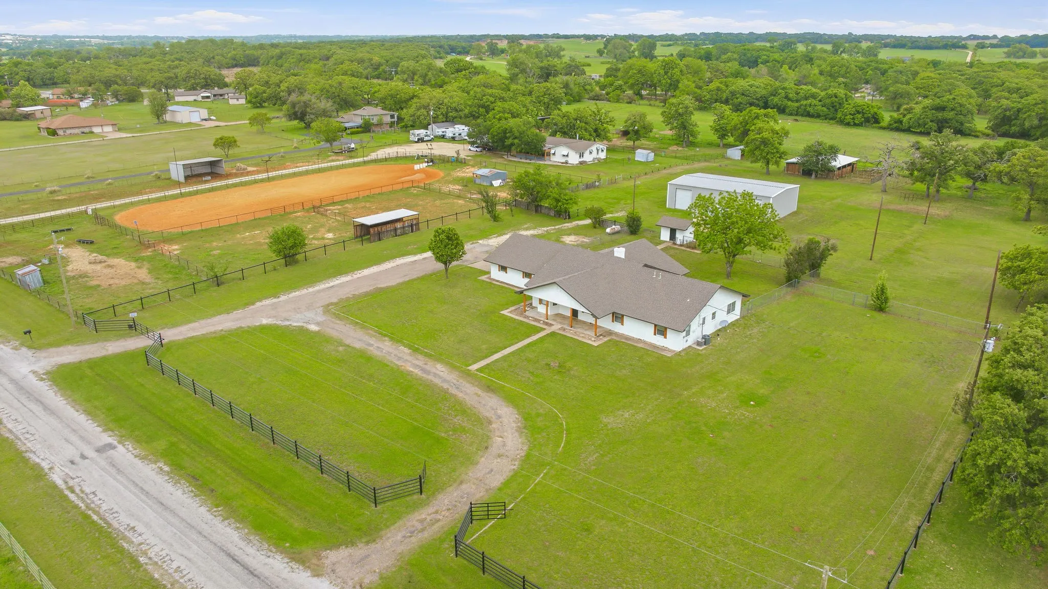 Single Family Residence For Sale in Erath County , 621 County Road 484, Stephenville, Texas 76401, 4 Bedroom, 3 Bathroom, 2 Garage spaces, 2,616 Sqft, built in 1979, Preowned, mls#21250844, Real Estate Agent in Stephenville, Homes For Sale in Erath county, Homes For Sale in Stephenville, Realtor in Stephenville Texas, Real Estate Brokerage Independent Realty Texas, Luminita Cordes Realtor