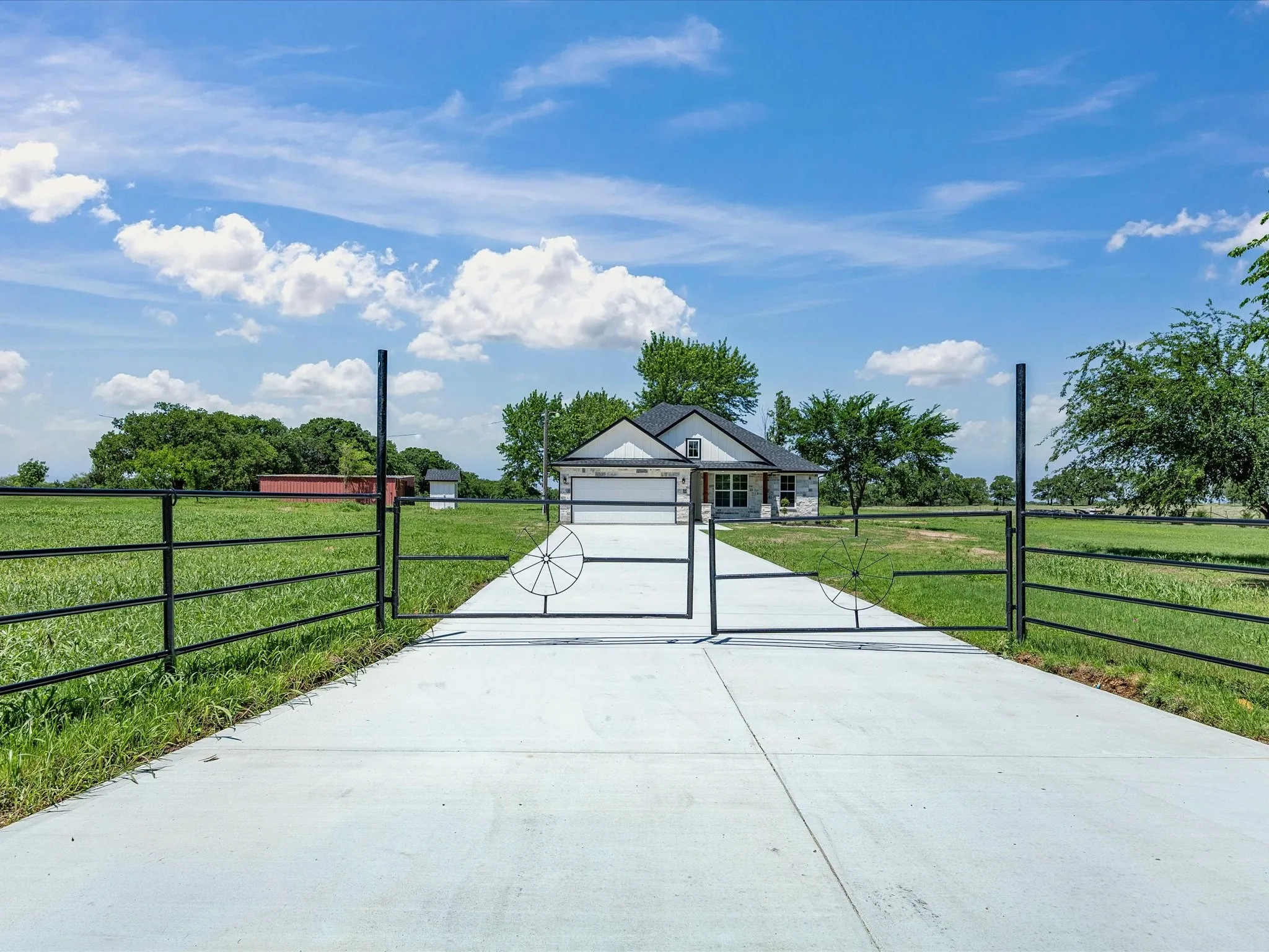 Single Family Residence For Sale in Montague County , 1569 Well Service Road, Bowie, Texas 76230, 3 Bedrooms, 2 Bathrooms, 2 Garage spaces, 1,533 Sqft, built in 2026, New Construction - Complete, Price $545,000, mls#21217722, Real Estate Agent in Bowie, Homes For Sale in Montague county, Homes For Sale in Bowie, Realtor in Bowie Texas, Real Estate Brokerage Independent Realty Texas, Luminita Cordes Realtor