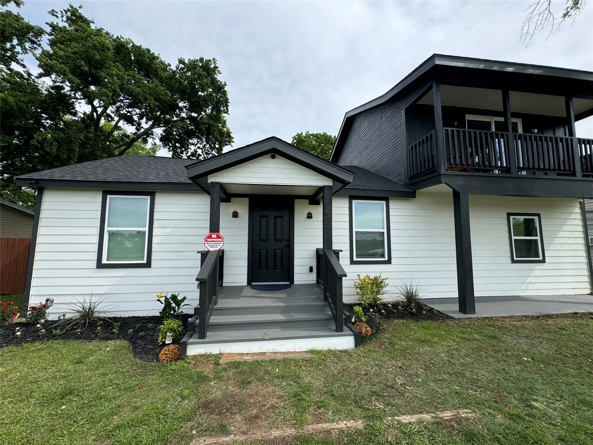 Single Family Residence For Sale in Grayson County , 513 W South Street, Whitesboro, Texas 76273, 3 Bedroom, 2 Bathroom, Garage spaces, 1,929 Sqft, built in 1940, Preowned, mls#21247191, Real Estate Agent in Whitesboro, Homes For Sale in Grayson county, Homes For Sale in Whitesboro, Realtor in Whitesboro Texas, Real Estate Brokerage Independent Realty Texas, Luminita Cordes Realtor