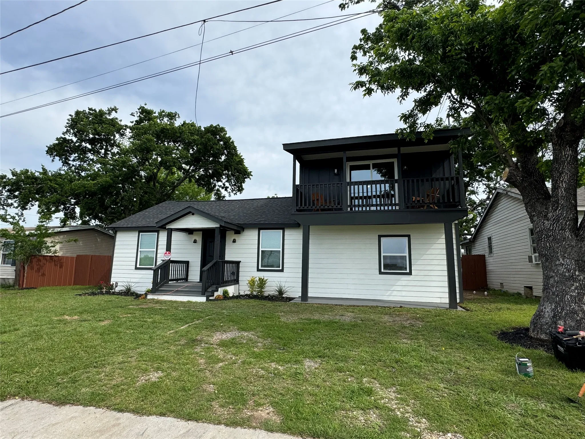 Single Family Residence For Sale in Grayson County , 513 W South Street, Whitesboro, Texas 76273, 3 Bedroom, 2 Bathroom, Garage spaces, 1,929 Sqft, built in 1940, Preowned, mls#21247191, Real Estate Agent in Whitesboro, Homes For Sale in Grayson county, Homes For Sale in Whitesboro, Realtor in Whitesboro Texas, Real Estate Brokerage Independent Realty Texas, Luminita Cordes Realtor