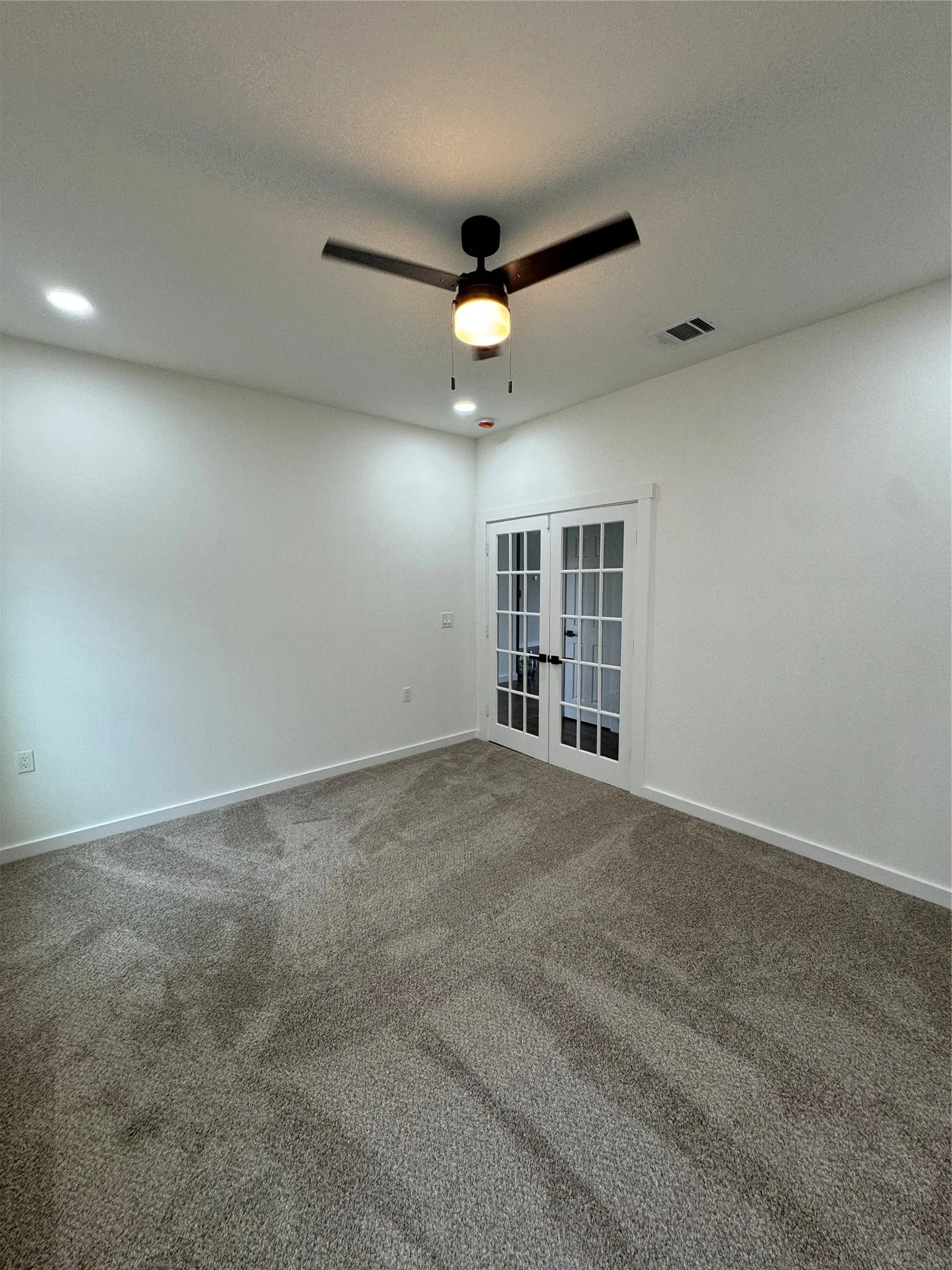Single Family Residence For Sale in Grayson County , 513 W South Street, Whitesboro, Texas 76273, 3 Bedroom, 2 Bathroom, Garage spaces, 1,929 Sqft, built in 1940, Preowned, mls#21247191, Real Estate Agent in Whitesboro, Homes For Sale in Grayson county, Homes For Sale in Whitesboro, Realtor in Whitesboro Texas, Real Estate Brokerage Independent Realty Texas, Luminita Cordes Realtor