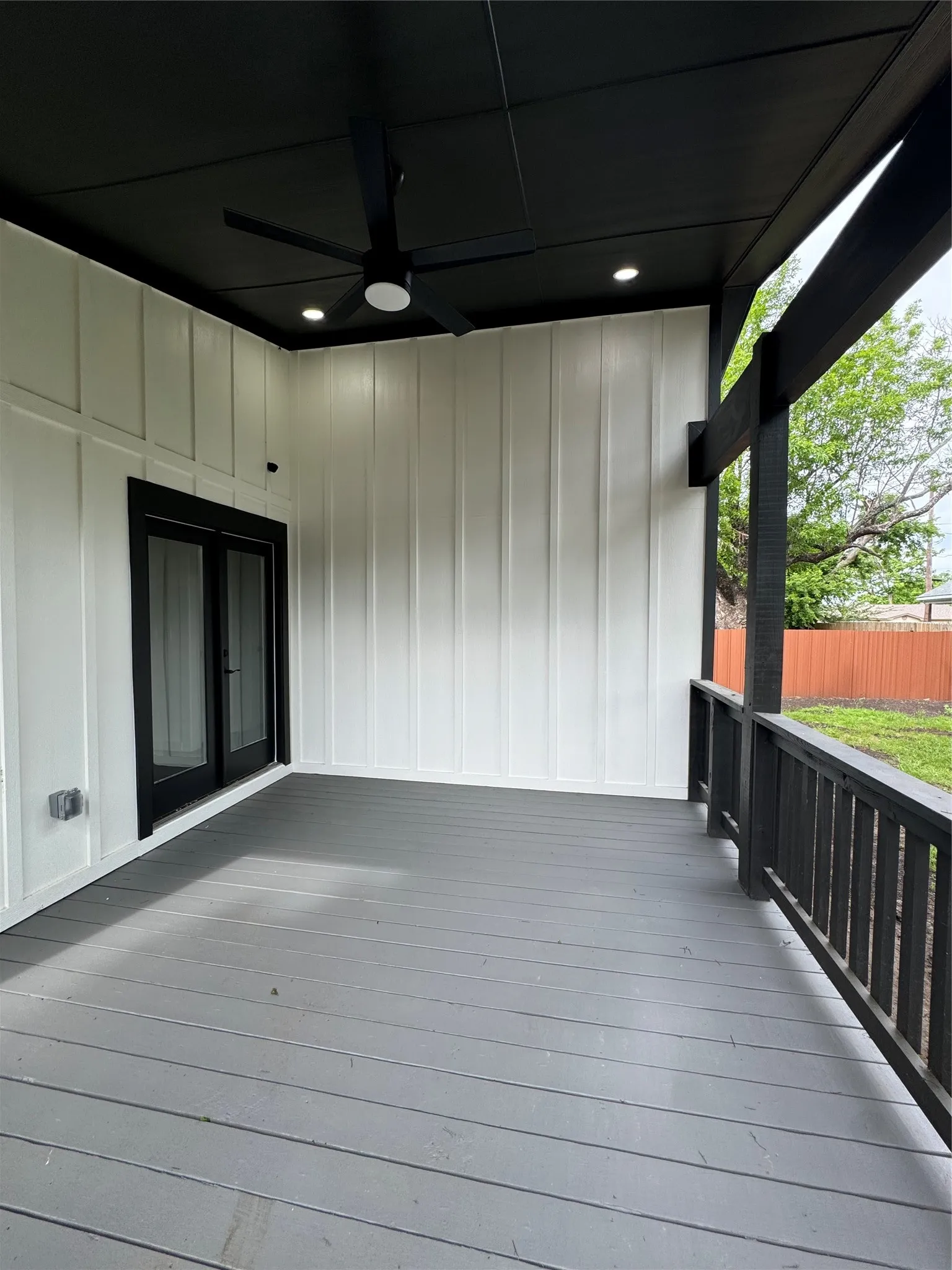 Single Family Residence For Sale in Grayson County , 513 W South Street, Whitesboro, Texas 76273, 3 Bedroom, 2 Bathroom, Garage spaces, 1,929 Sqft, built in 1940, Preowned, mls#21247191, Real Estate Agent in Whitesboro, Homes For Sale in Grayson county, Homes For Sale in Whitesboro, Realtor in Whitesboro Texas, Real Estate Brokerage Independent Realty Texas, Luminita Cordes Realtor