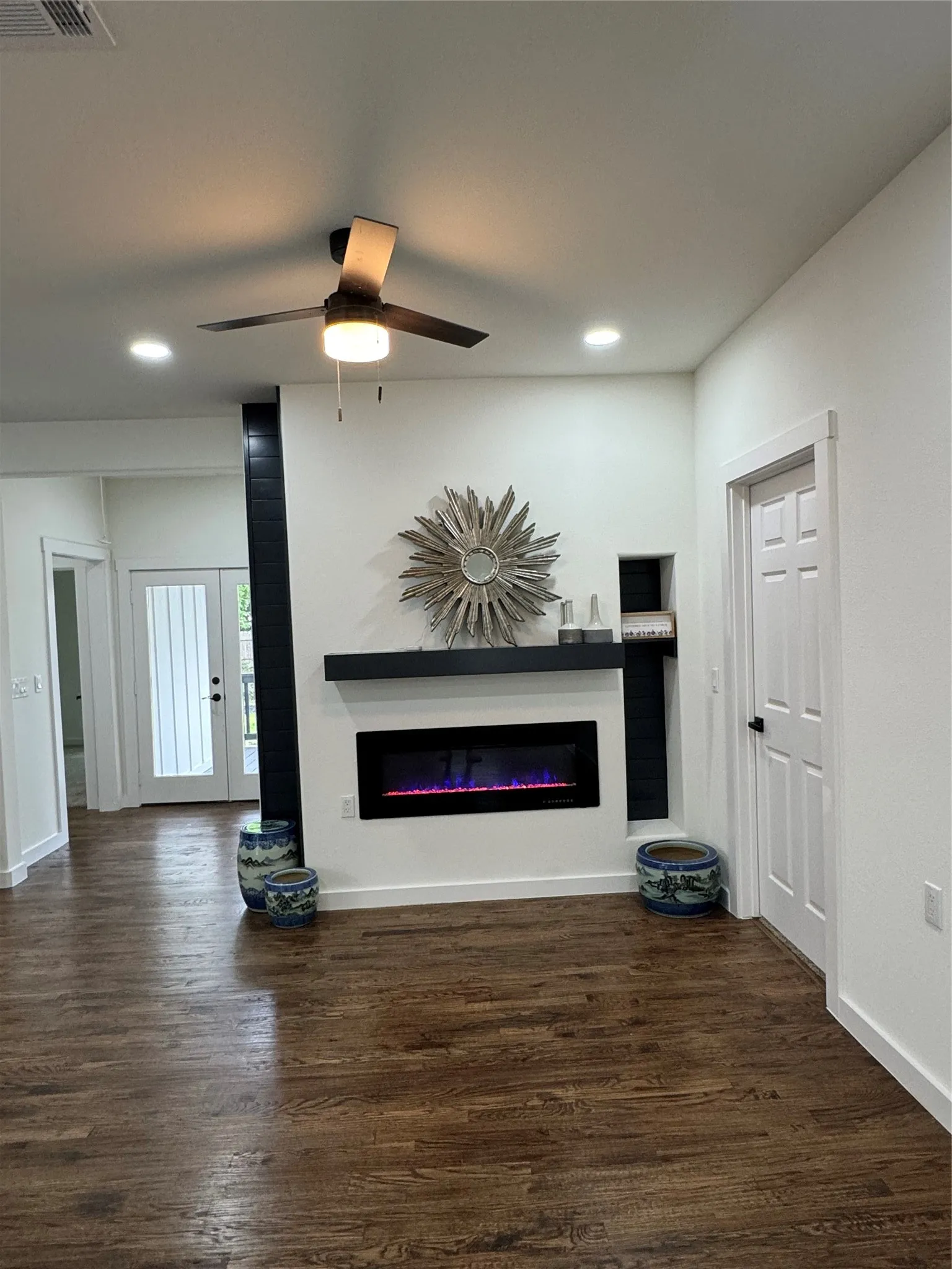 Single Family Residence For Sale in Grayson County , 513 W South Street, Whitesboro, Texas 76273, 3 Bedroom, 2 Bathroom, Garage spaces, 1,929 Sqft, built in 1940, Preowned, mls#21247191, Real Estate Agent in Whitesboro, Homes For Sale in Grayson county, Homes For Sale in Whitesboro, Realtor in Whitesboro Texas, Real Estate Brokerage Independent Realty Texas, Luminita Cordes Realtor