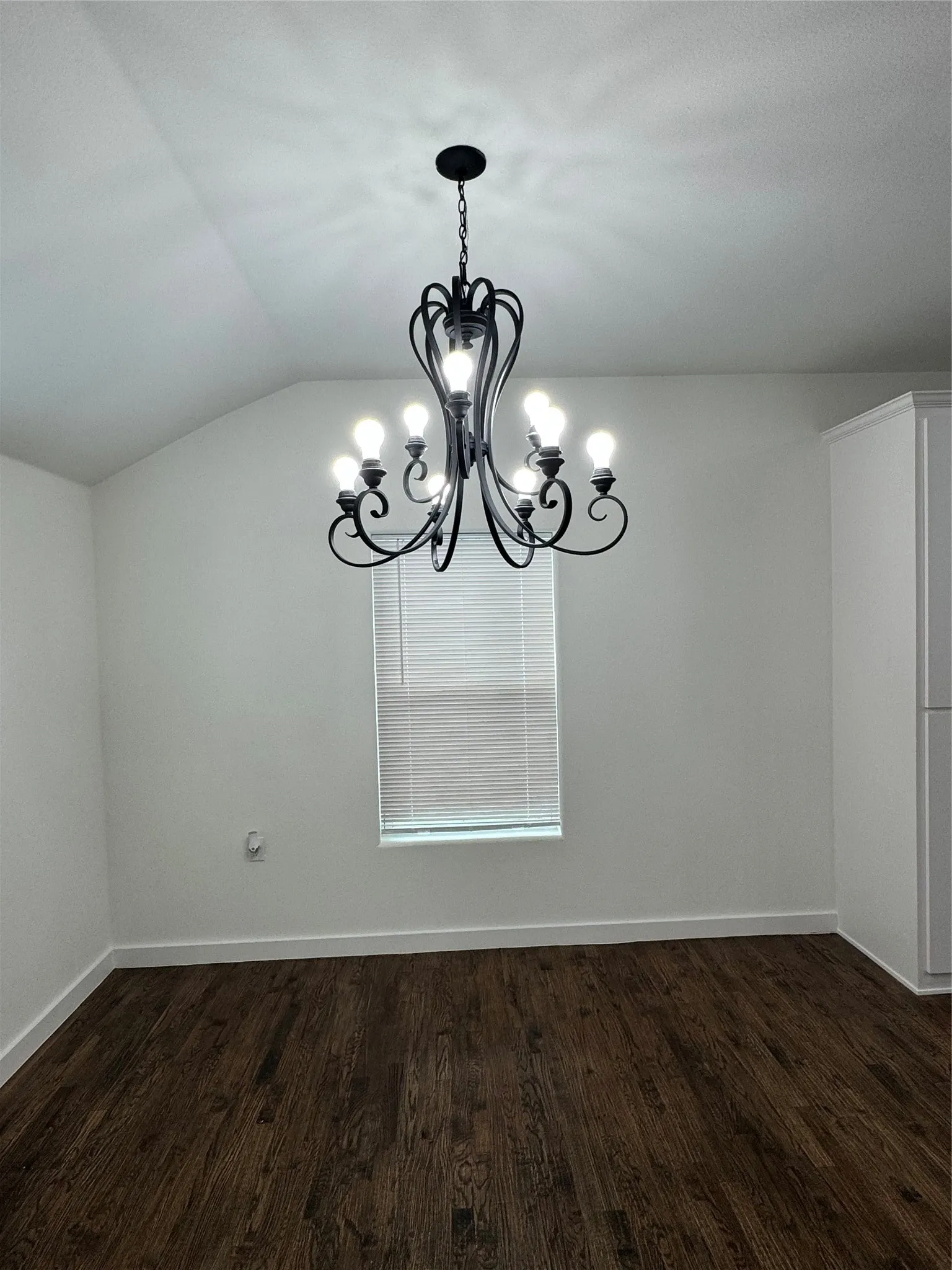 Single Family Residence For Sale in Grayson County , 513 W South Street, Whitesboro, Texas 76273, 3 Bedroom, 2 Bathroom, Garage spaces, 1,929 Sqft, built in 1940, Preowned, mls#21247191, Real Estate Agent in Whitesboro, Homes For Sale in Grayson county, Homes For Sale in Whitesboro, Realtor in Whitesboro Texas, Real Estate Brokerage Independent Realty Texas, Luminita Cordes Realtor