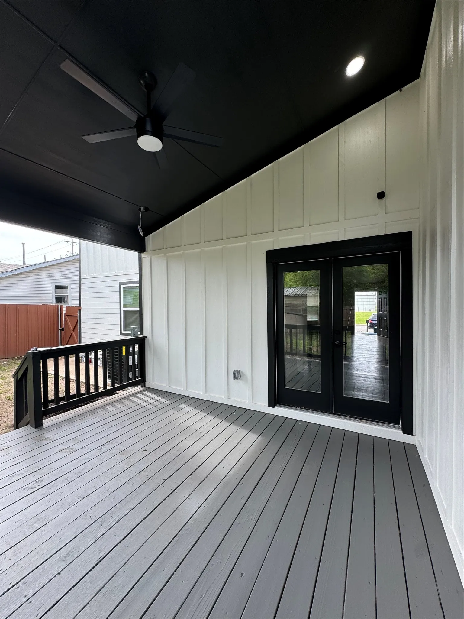 Single Family Residence For Sale in Grayson County , 513 W South Street, Whitesboro, Texas 76273, 3 Bedroom, 2 Bathroom, Garage spaces, 1,929 Sqft, built in 1940, Preowned, mls#21247191, Real Estate Agent in Whitesboro, Homes For Sale in Grayson county, Homes For Sale in Whitesboro, Realtor in Whitesboro Texas, Real Estate Brokerage Independent Realty Texas, Luminita Cordes Realtor