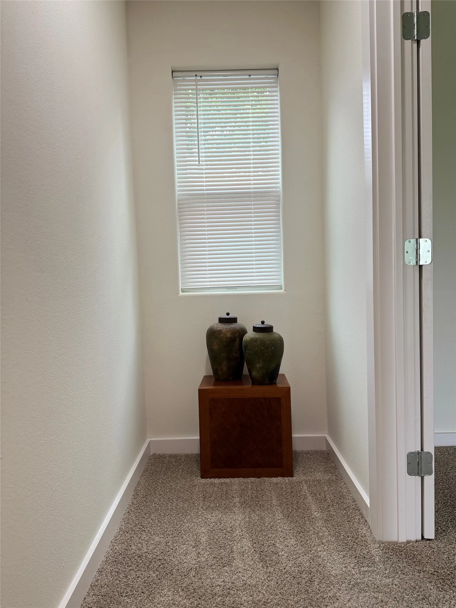 Single Family Residence For Sale in Grayson County , 513 W South Street, Whitesboro, Texas 76273, 3 Bedroom, 2 Bathroom, Garage spaces, 1,929 Sqft, built in 1940, Preowned, mls#21247191, Real Estate Agent in Whitesboro, Homes For Sale in Grayson county, Homes For Sale in Whitesboro, Realtor in Whitesboro Texas, Real Estate Brokerage Independent Realty Texas, Luminita Cordes Realtor