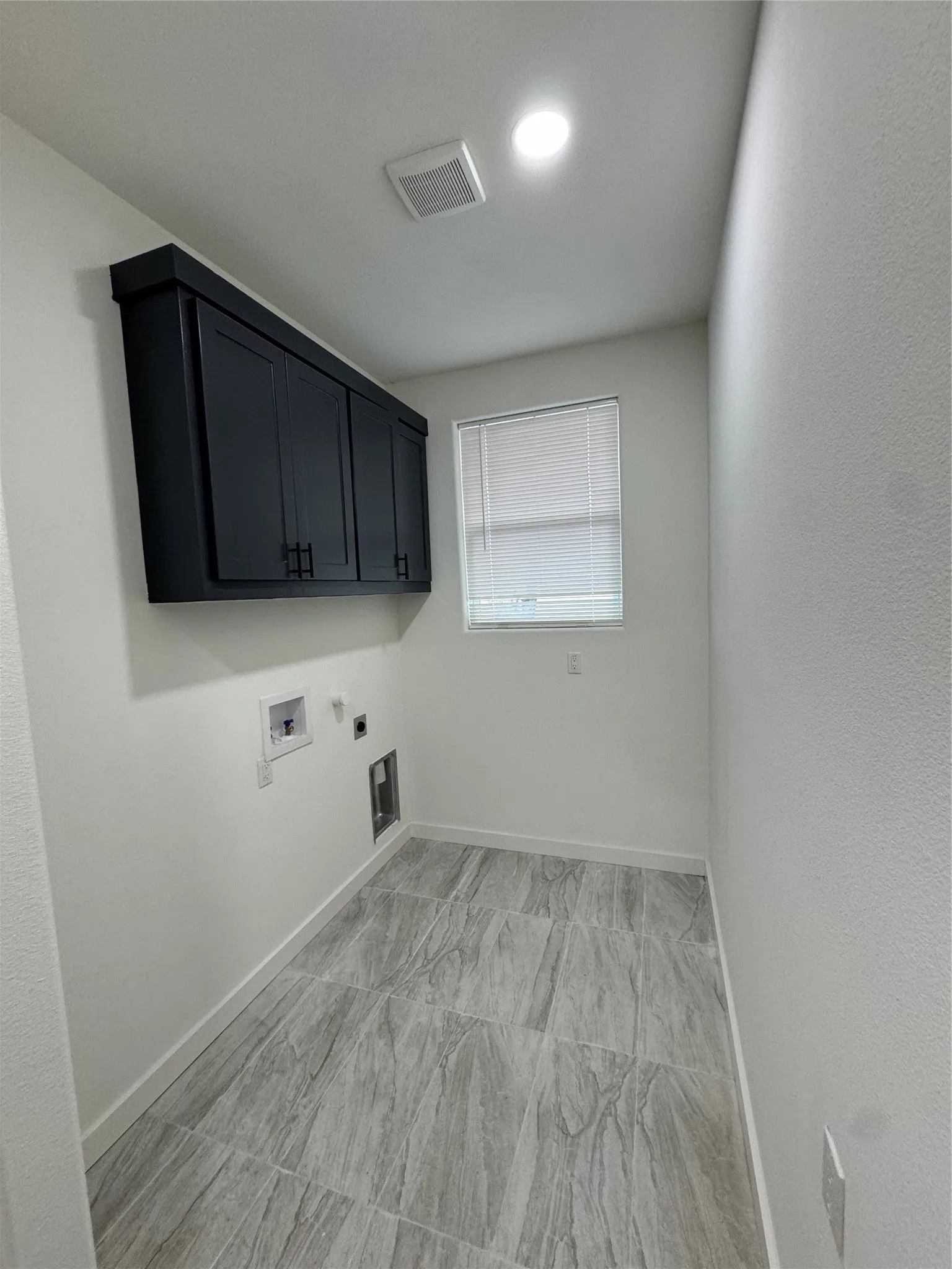 Single Family Residence For Sale in Grayson County , 513 W South Street, Whitesboro, Texas 76273, 3 Bedroom, 2 Bathroom, Garage spaces, 1,929 Sqft, built in 1940, Preowned, mls#21247191, Real Estate Agent in Whitesboro, Homes For Sale in Grayson county, Homes For Sale in Whitesboro, Realtor in Whitesboro Texas, Real Estate Brokerage Independent Realty Texas, Luminita Cordes Realtor