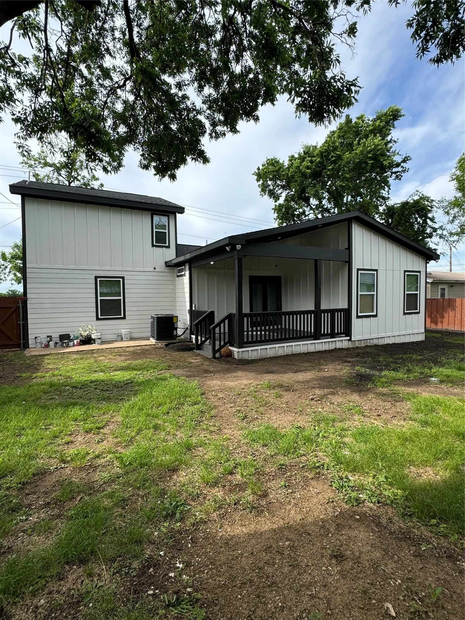 Single Family Residence For Sale in Grayson County , 513 W South Street, Whitesboro, Texas 76273, 3 Bedroom, 2 Bathroom, Garage spaces, 1,929 Sqft, built in 1940, Preowned, mls#21247191, Real Estate Agent in Whitesboro, Homes For Sale in Grayson county, Homes For Sale in Whitesboro, Realtor in Whitesboro Texas, Real Estate Brokerage Independent Realty Texas, Luminita Cordes Realtor