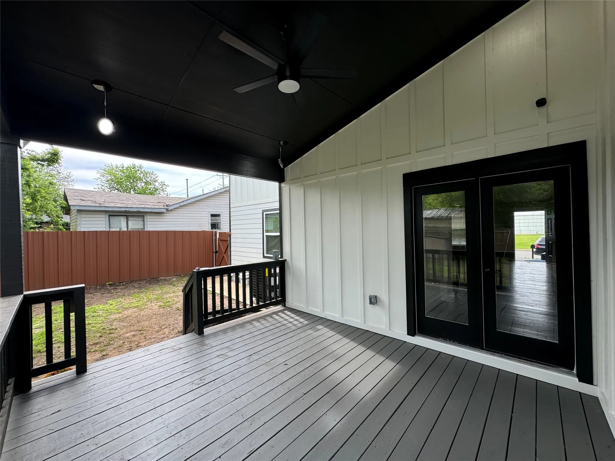 Single Family Residence For Sale in Grayson County , 513 W South Street, Whitesboro, Texas 76273, 3 Bedroom, 2 Bathroom, Garage spaces, 1,929 Sqft, built in 1940, Preowned, mls#21247191, Real Estate Agent in Whitesboro, Homes For Sale in Grayson county, Homes For Sale in Whitesboro, Realtor in Whitesboro Texas, Real Estate Brokerage Independent Realty Texas, Luminita Cordes Realtor