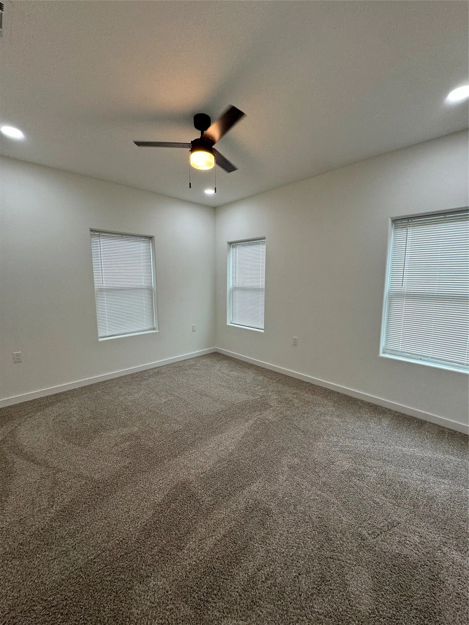 Single Family Residence For Sale in Grayson County , 513 W South Street, Whitesboro, Texas 76273, 3 Bedroom, 2 Bathroom, Garage spaces, 1,929 Sqft, built in 1940, Preowned, mls#21247191, Real Estate Agent in Whitesboro, Homes For Sale in Grayson county, Homes For Sale in Whitesboro, Realtor in Whitesboro Texas, Real Estate Brokerage Independent Realty Texas, Luminita Cordes Realtor