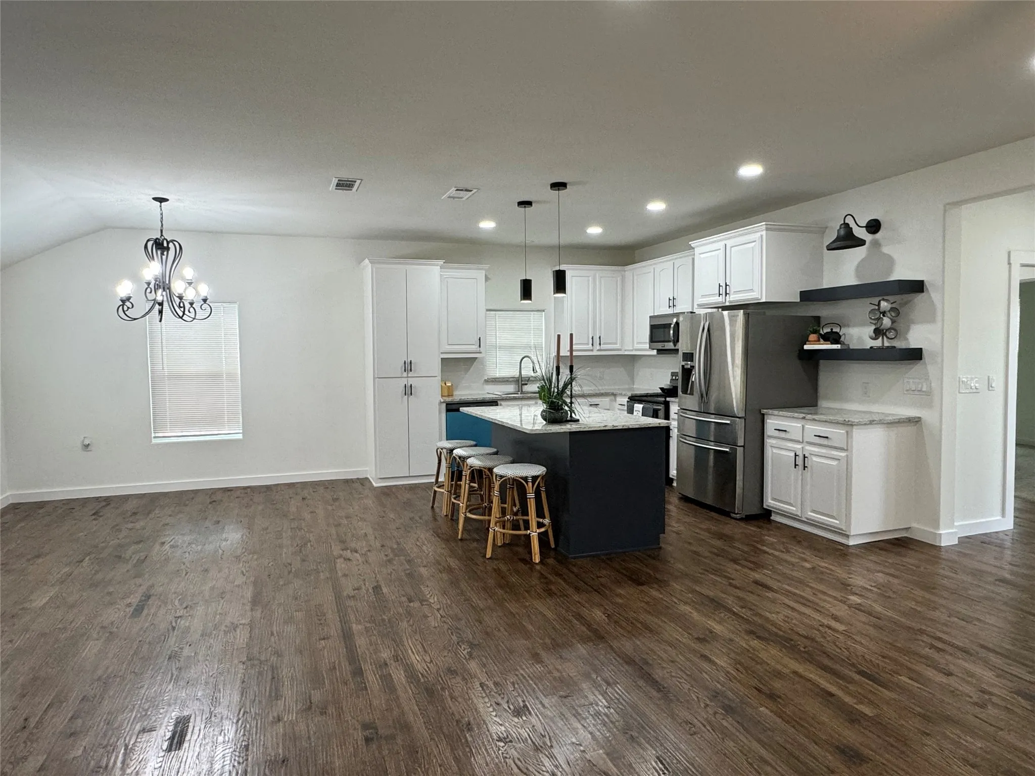 Single Family Residence For Sale in Grayson County , 513 W South Street, Whitesboro, Texas 76273, 3 Bedroom, 2 Bathroom, Garage spaces, 1,929 Sqft, built in 1940, Preowned, mls#21247191, Real Estate Agent in Whitesboro, Homes For Sale in Grayson county, Homes For Sale in Whitesboro, Realtor in Whitesboro Texas, Real Estate Brokerage Independent Realty Texas, Luminita Cordes Realtor