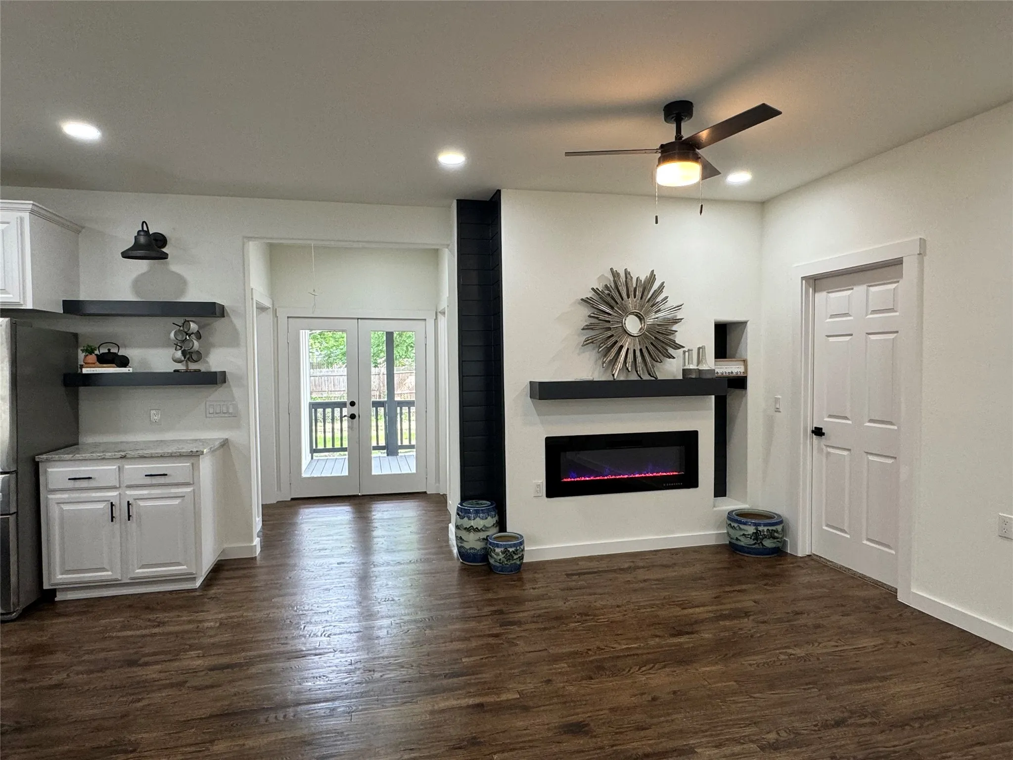 Single Family Residence For Sale in Grayson County , 513 W South Street, Whitesboro, Texas 76273, 3 Bedroom, 2 Bathroom, Garage spaces, 1,929 Sqft, built in 1940, Preowned, mls#21247191, Real Estate Agent in Whitesboro, Homes For Sale in Grayson county, Homes For Sale in Whitesboro, Realtor in Whitesboro Texas, Real Estate Brokerage Independent Realty Texas, Luminita Cordes Realtor