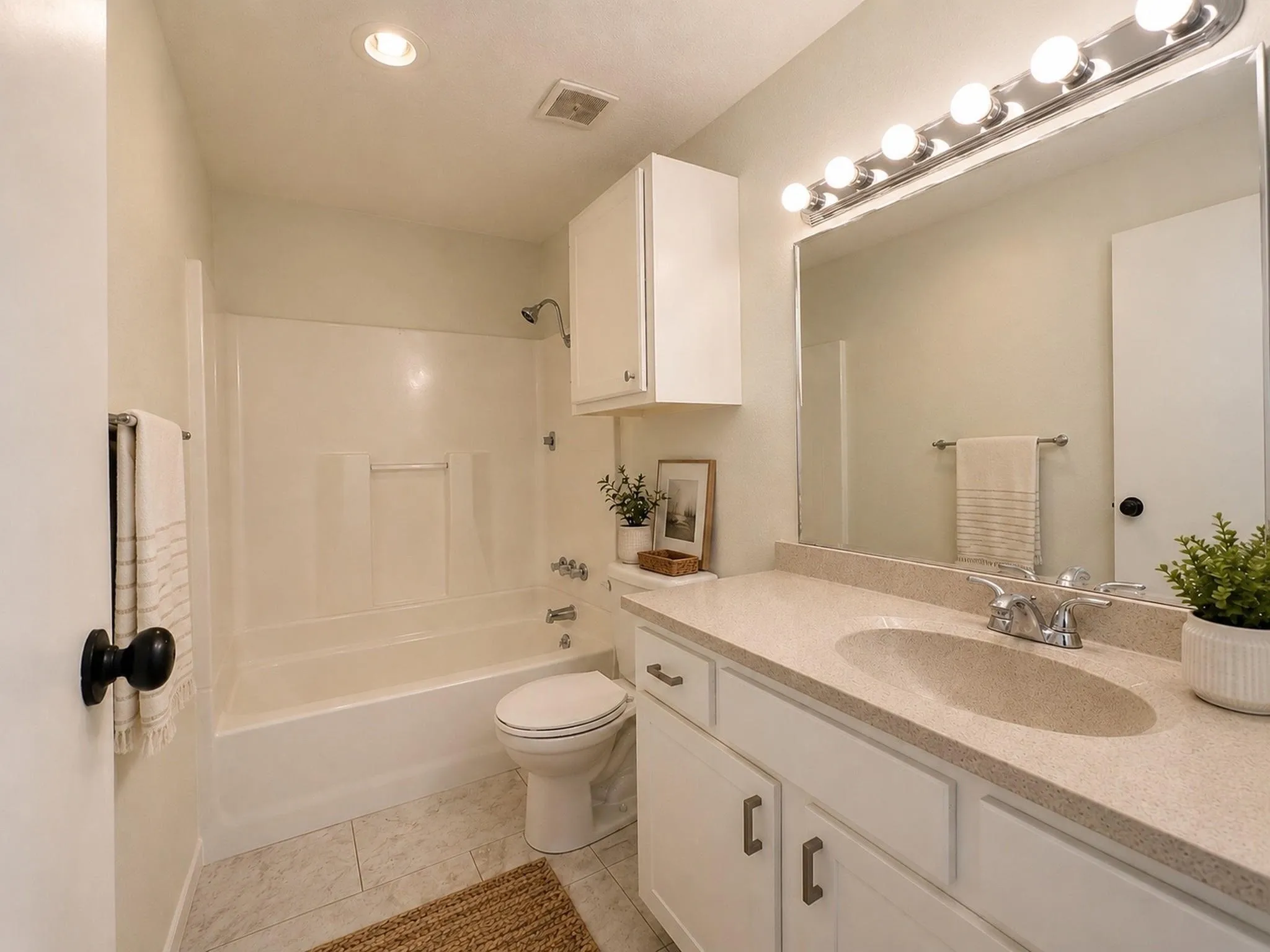 Single Family Residence For Rent in Dallas County , 409 Starling Drive, Mesquite, Texas 75149, 4 Bedrooms, 2 Bathrooms, 2 Garage spaces, 1,200 Sqft, built in 1972, Price $2,099, mls#21250891, Real Estate Agent in Mesquite, Homes For Rent in Dallas county, Homes For Rent in Mesquite, Realtor in Mesquite Texas, Real Estate Brokerage Independent Realty Texas, Luminita Cordes Realtor