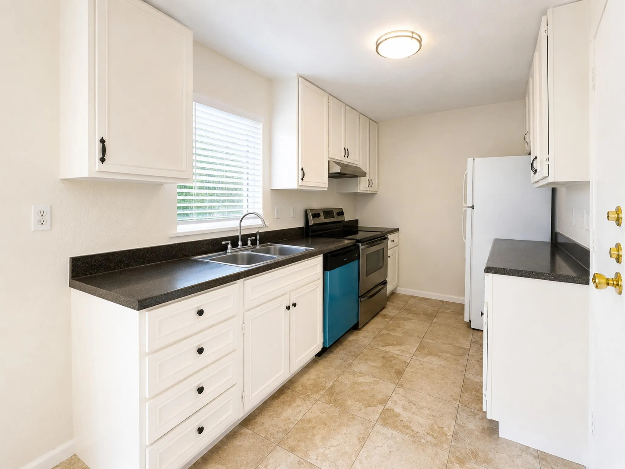 Single Family Residence For Rent in Dallas County , 409 Starling Drive, Mesquite, Texas 75149, 4 Bedrooms, 2 Bathrooms, 2 Garage spaces, 1,200 Sqft, built in 1972, Price $2,099, mls#21250891, Real Estate Agent in Mesquite, Homes For Rent in Dallas county, Homes For Rent in Mesquite, Realtor in Mesquite Texas, Real Estate Brokerage Independent Realty Texas, Luminita Cordes Realtor