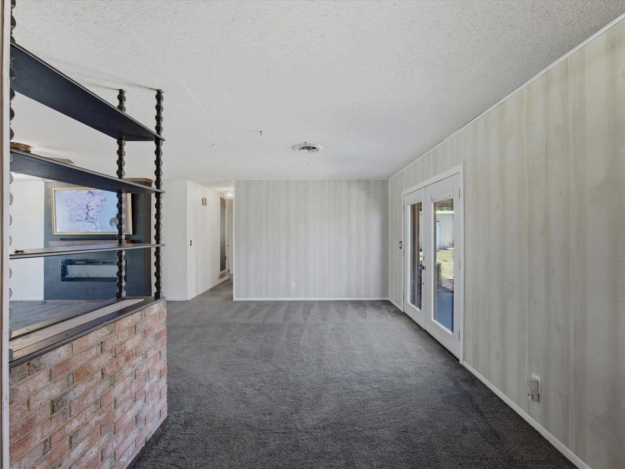Single Family Residence For Sale in Montague County , 1312 Rock Street, Bowie, Texas 76230, 3 Bedrooms, 2 Bathrooms, 2 Garage spaces, 1,386 Sqft, built in 1967, Preowned, Price $235,000, mls#21227762, Real Estate Agent in Bowie, Homes For Sale in Montague county, Homes For Sale in Bowie, Realtor in Bowie Texas, Real Estate Brokerage Independent Realty Texas, Luminita Cordes Realtor