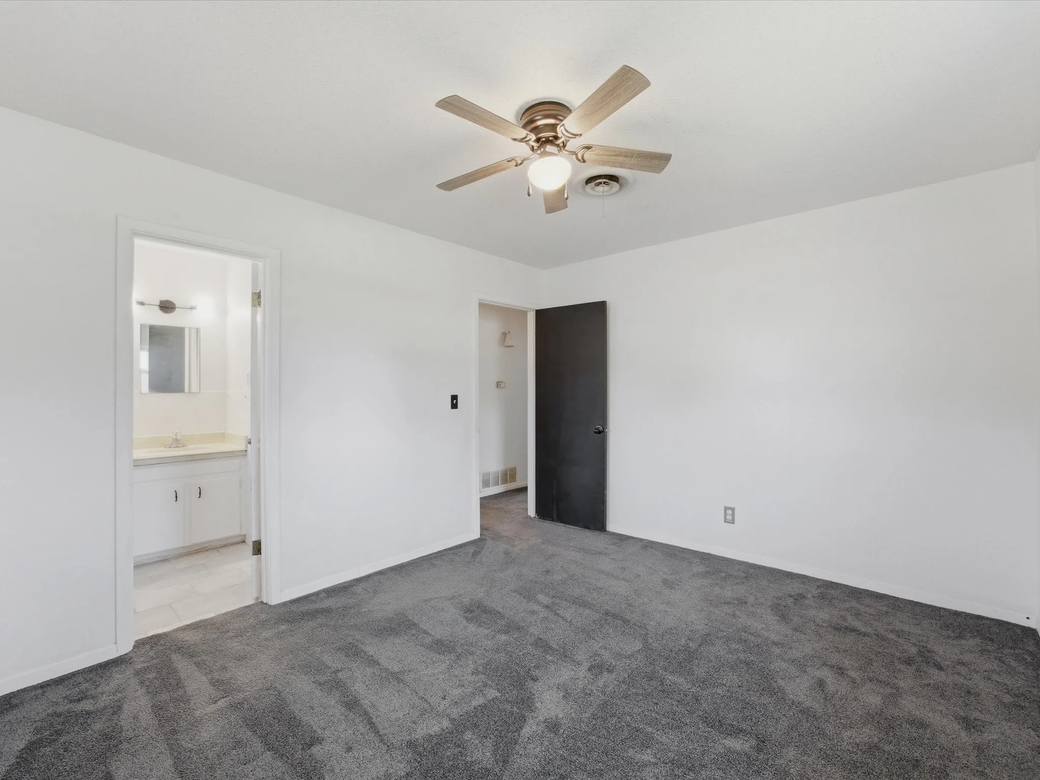 Single Family Residence For Sale in Montague County , 1312 Rock Street, Bowie, Texas 76230, 3 Bedrooms, 2 Bathrooms, 2 Garage spaces, 1,386 Sqft, built in 1967, Preowned, Price $235,000, mls#21227762, Real Estate Agent in Bowie, Homes For Sale in Montague county, Homes For Sale in Bowie, Realtor in Bowie Texas, Real Estate Brokerage Independent Realty Texas, Luminita Cordes Realtor