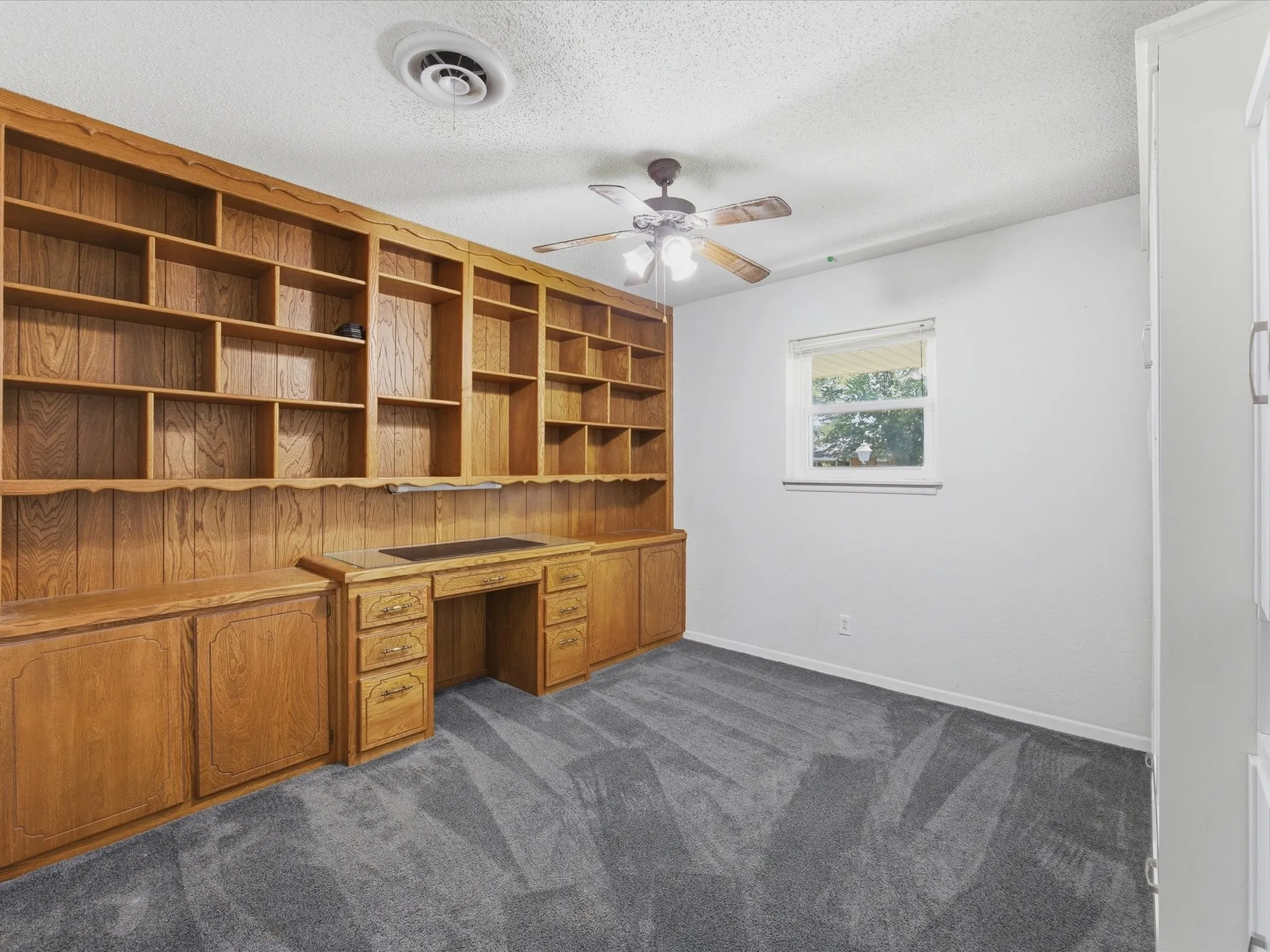 Single Family Residence For Sale in Montague County , 1312 Rock Street, Bowie, Texas 76230, 3 Bedrooms, 2 Bathrooms, 2 Garage spaces, 1,386 Sqft, built in 1967, Preowned, Price $235,000, mls#21227762, Real Estate Agent in Bowie, Homes For Sale in Montague county, Homes For Sale in Bowie, Realtor in Bowie Texas, Real Estate Brokerage Independent Realty Texas, Luminita Cordes Realtor