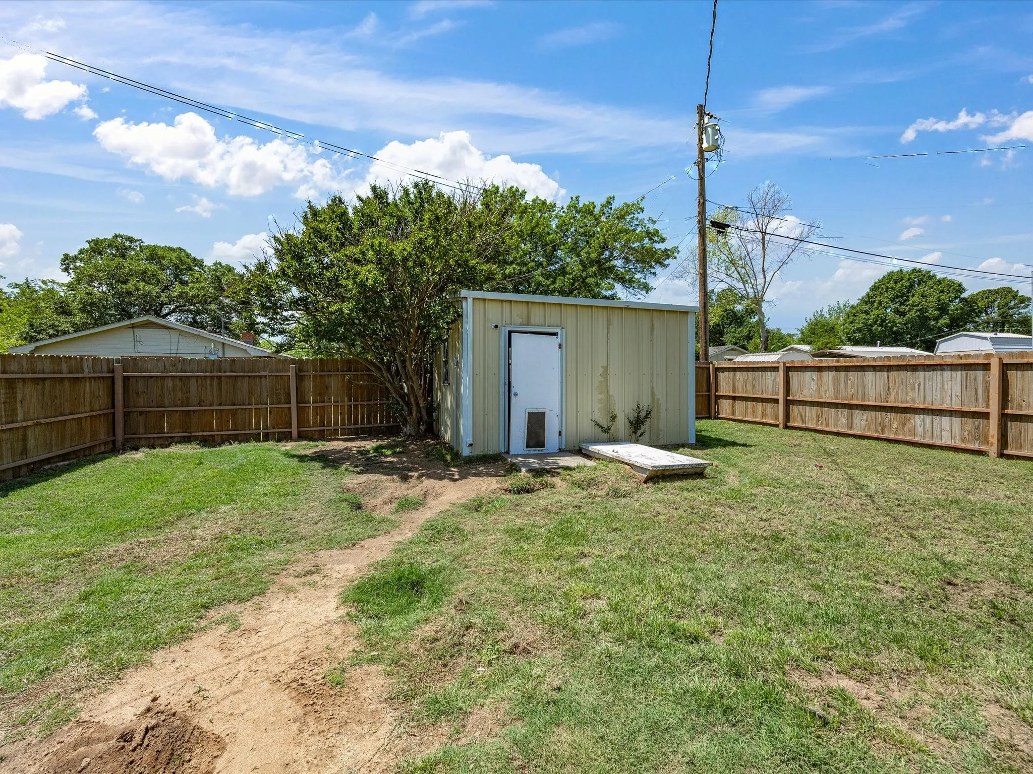 Single Family Residence For Sale in Montague County , 1312 Rock Street, Bowie, Texas 76230, 3 Bedrooms, 2 Bathrooms, 2 Garage spaces, 1,386 Sqft, built in 1967, Preowned, Price $235,000, mls#21227762, Real Estate Agent in Bowie, Homes For Sale in Montague county, Homes For Sale in Bowie, Realtor in Bowie Texas, Real Estate Brokerage Independent Realty Texas, Luminita Cordes Realtor