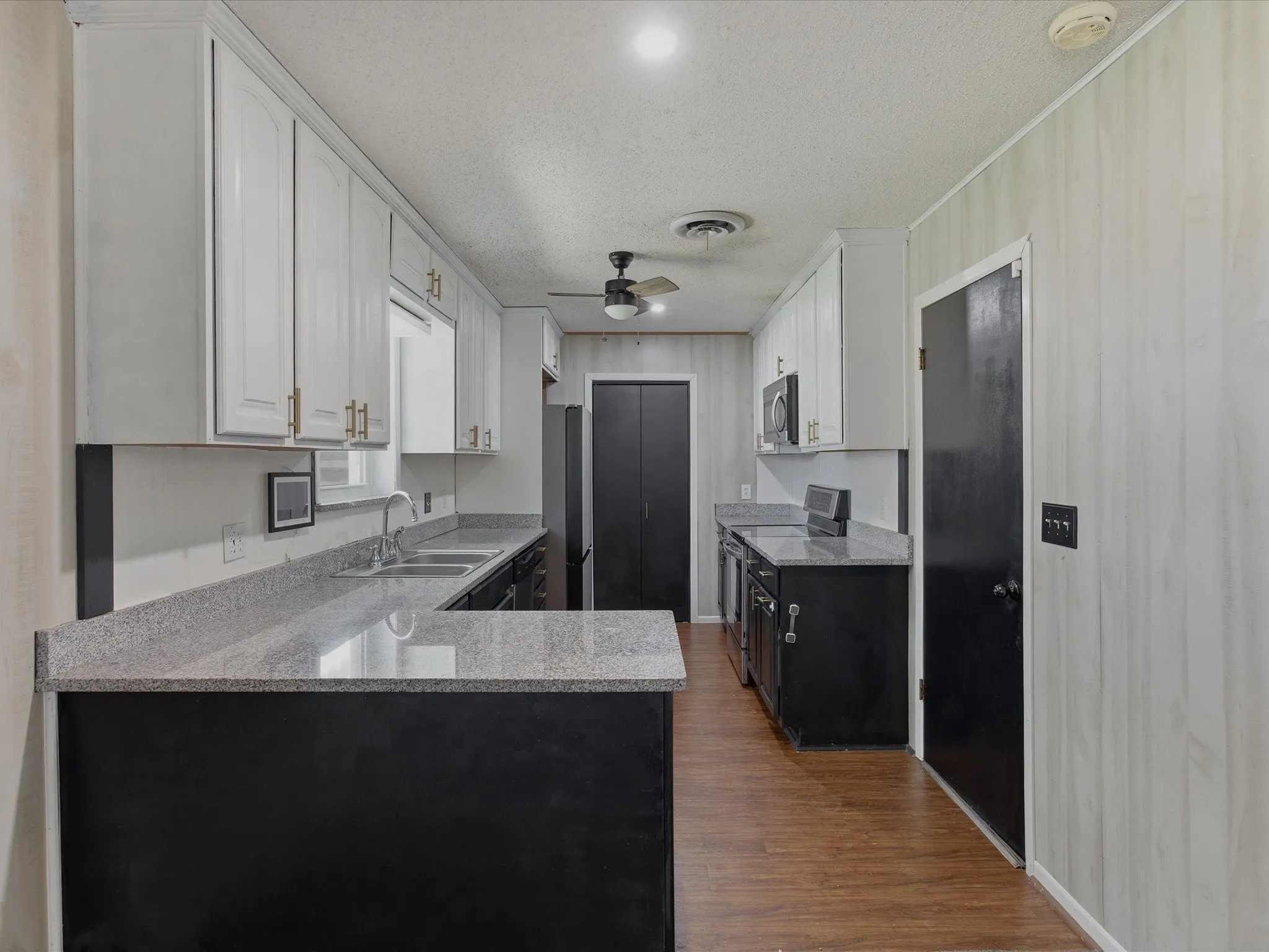 Single Family Residence For Sale in Montague County , 1312 Rock Street, Bowie, Texas 76230, 3 Bedrooms, 2 Bathrooms, 2 Garage spaces, 1,386 Sqft, built in 1967, Preowned, Price $235,000, mls#21227762, Real Estate Agent in Bowie, Homes For Sale in Montague county, Homes For Sale in Bowie, Realtor in Bowie Texas, Real Estate Brokerage Independent Realty Texas, Luminita Cordes Realtor