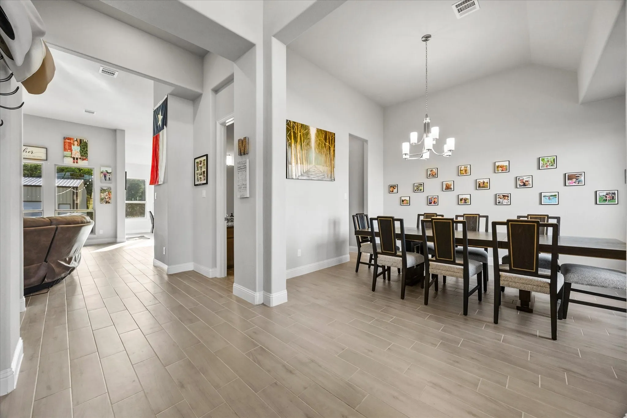 FORMAL DINING