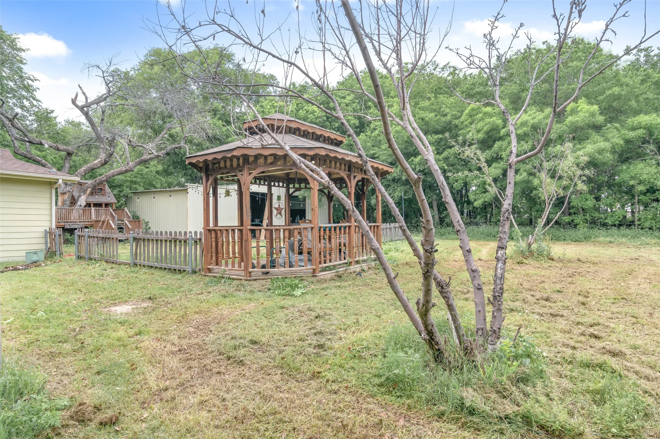 Single Family Residence For Sale in Wise County , 201 Killough Street, Newark, Texas 76071, 2 Bedroom, 2 Bathroom, Garage spaces, 1,000 Sqft, built in 1960, Price $99,900, mls#21250659, Real Estate Agent in Newark, Homes For Sale in Wise county, Homes For Sale in Newark, Realtor in Newark Texas, Real Estate Brokerage Independent Realty Texas, Luminita Cordes Realtor