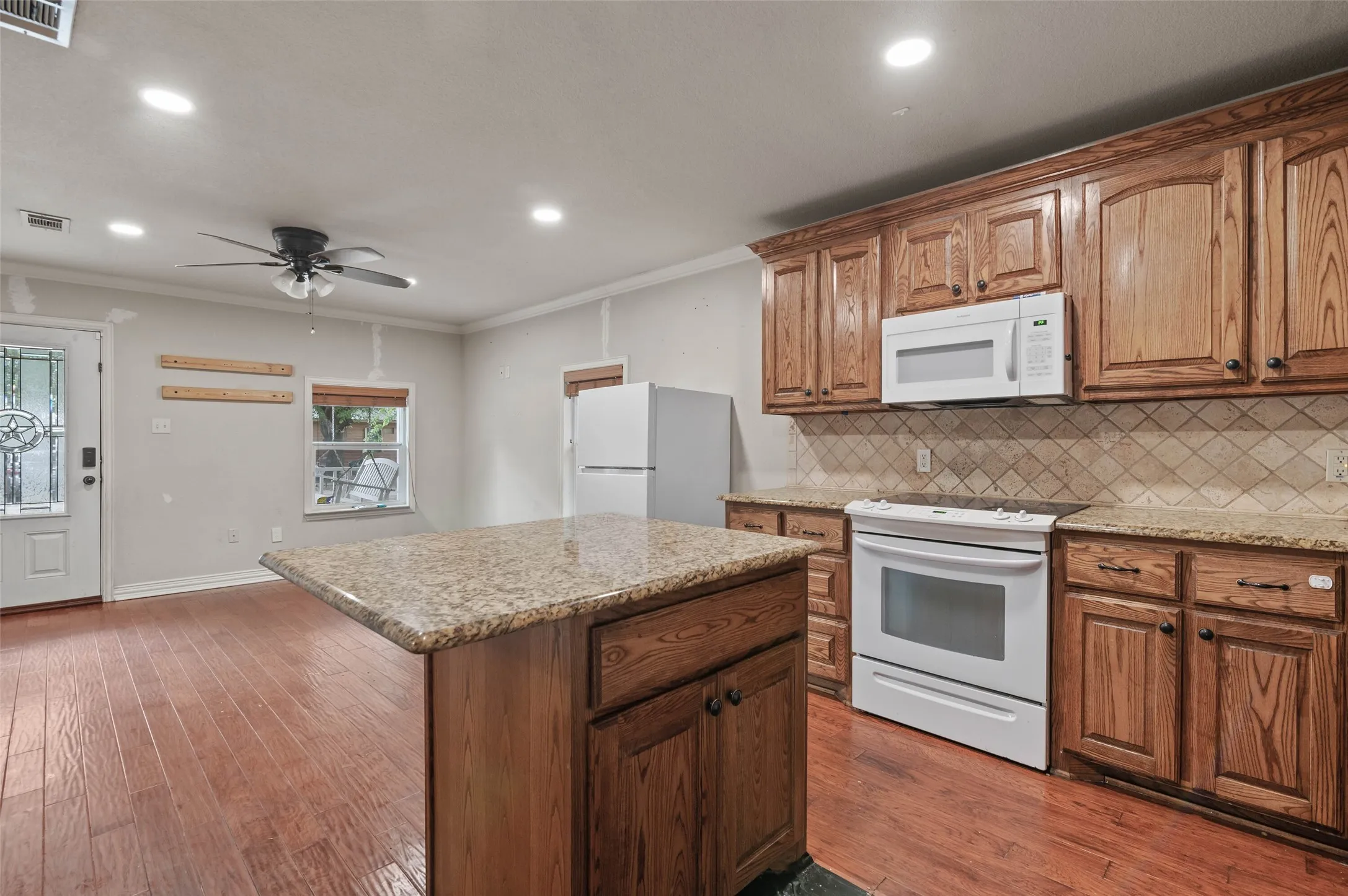 Single Family Residence For Sale in Wise County , 201 Killough Street, Newark, Texas 76071, 2 Bedroom, 2 Bathroom, Garage spaces, 1,000 Sqft, built in 1960, Price $99,900, mls#21250659, Real Estate Agent in Newark, Homes For Sale in Wise county, Homes For Sale in Newark, Realtor in Newark Texas, Real Estate Brokerage Independent Realty Texas, Luminita Cordes Realtor