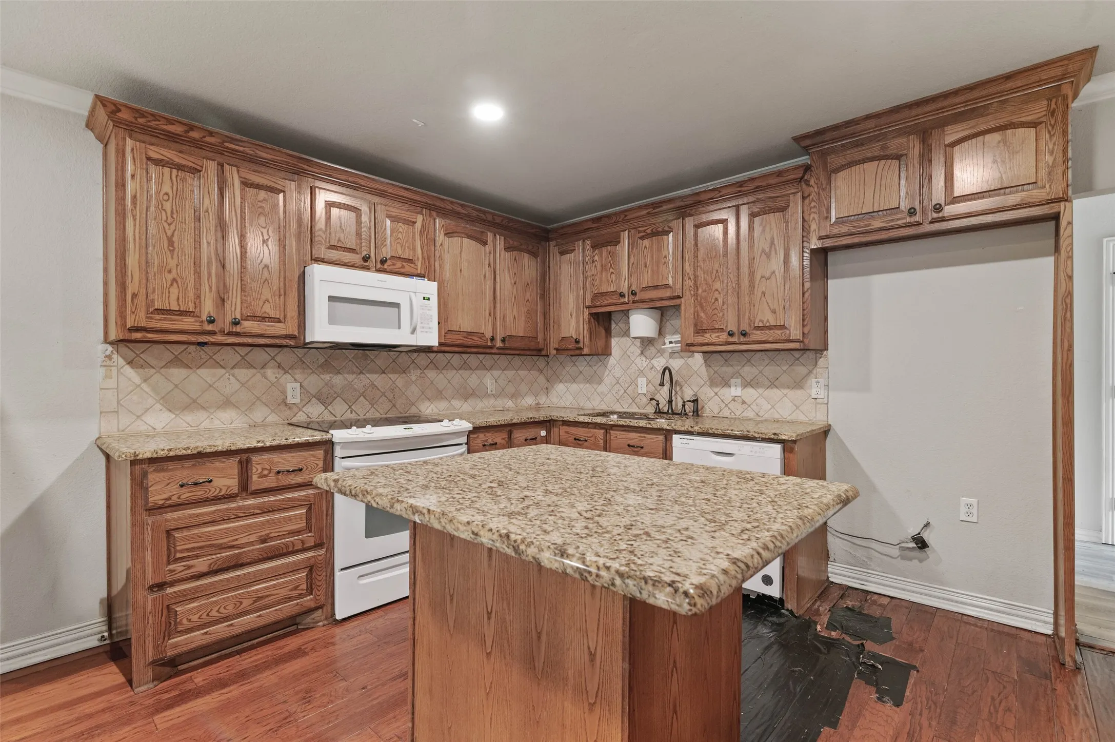 Single Family Residence For Sale in Wise County , 201 Killough Street, Newark, Texas 76071, 2 Bedroom, 2 Bathroom, Garage spaces, 1,000 Sqft, built in 1960, Price $99,900, mls#21250659, Real Estate Agent in Newark, Homes For Sale in Wise county, Homes For Sale in Newark, Realtor in Newark Texas, Real Estate Brokerage Independent Realty Texas, Luminita Cordes Realtor