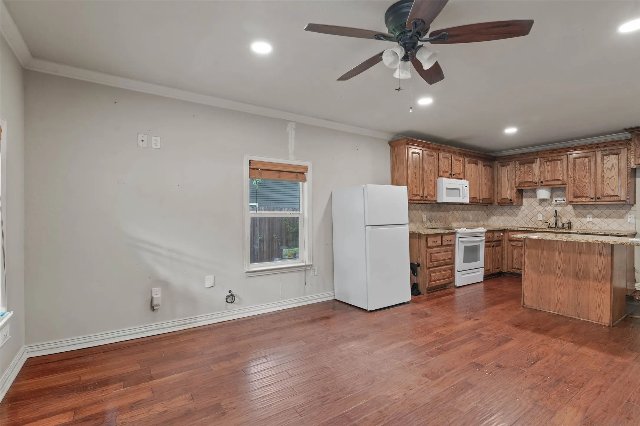 Single Family Residence For Sale in Wise County , 201 Killough Street, Newark, Texas 76071, 2 Bedroom, 2 Bathroom, Garage spaces, 1,000 Sqft, built in 1960, Price $99,900, mls#21250659, Real Estate Agent in Newark, Homes For Sale in Wise county, Homes For Sale in Newark, Realtor in Newark Texas, Real Estate Brokerage Independent Realty Texas, Luminita Cordes Realtor